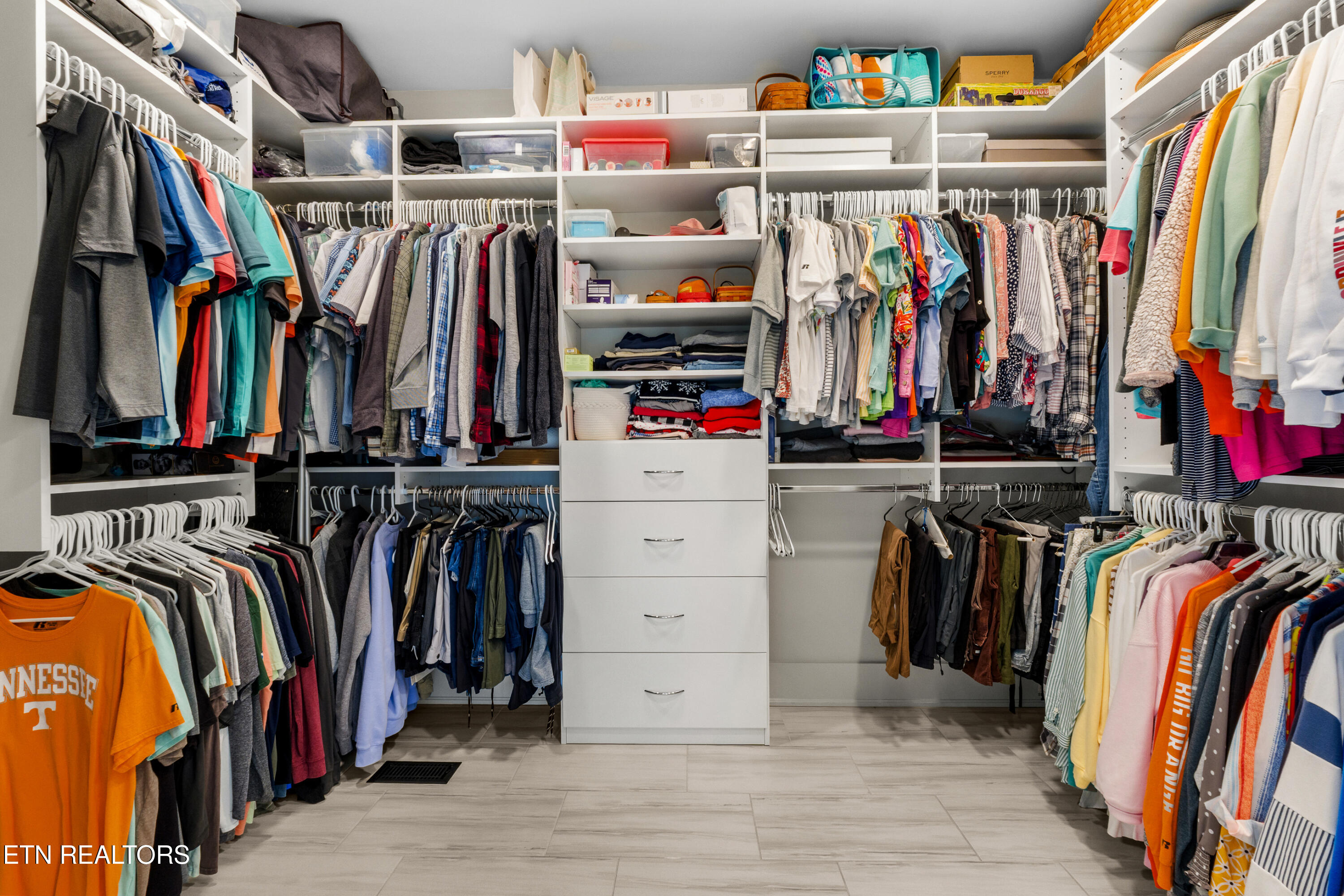 3702 Promontory Point