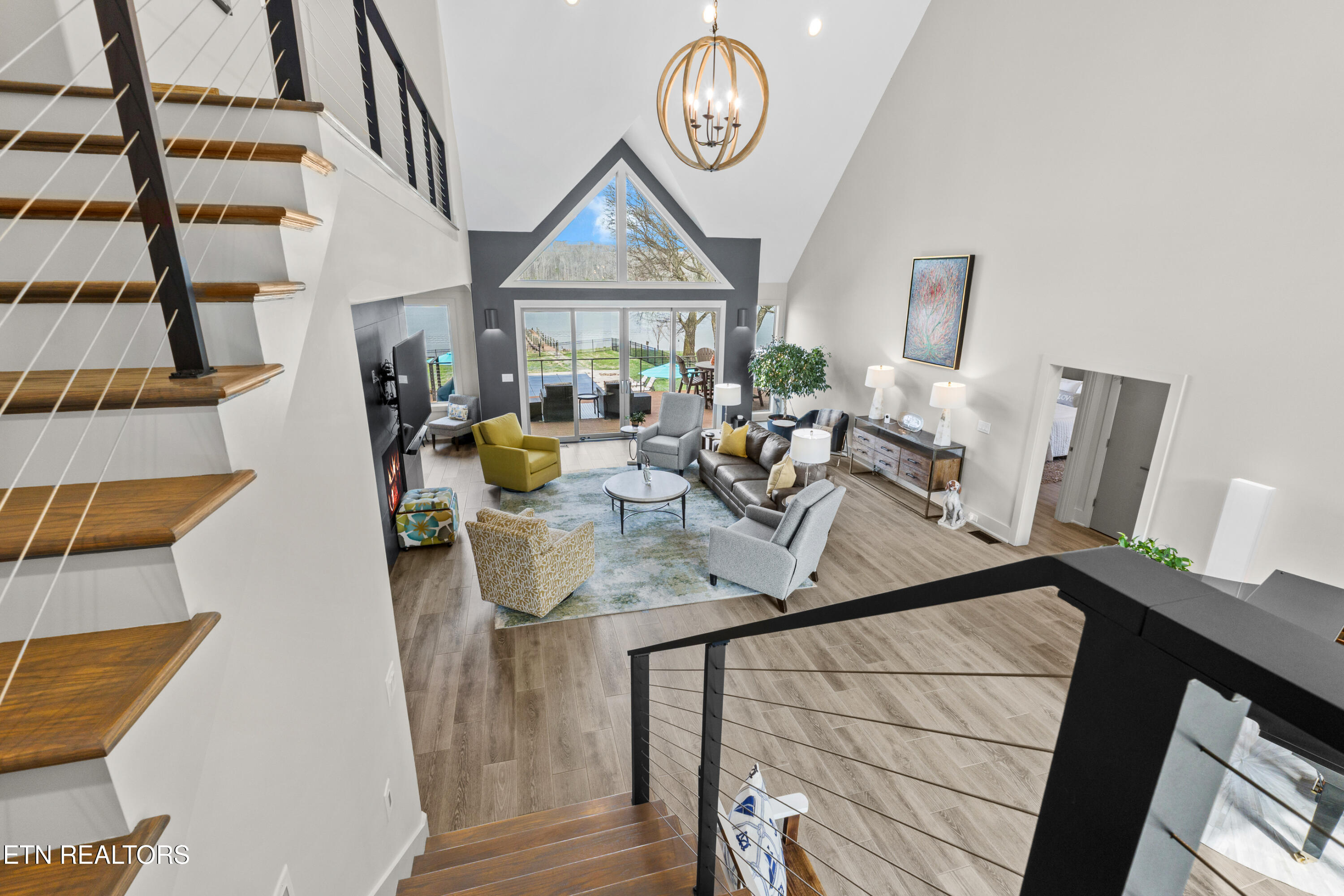 3702 Promontory Point