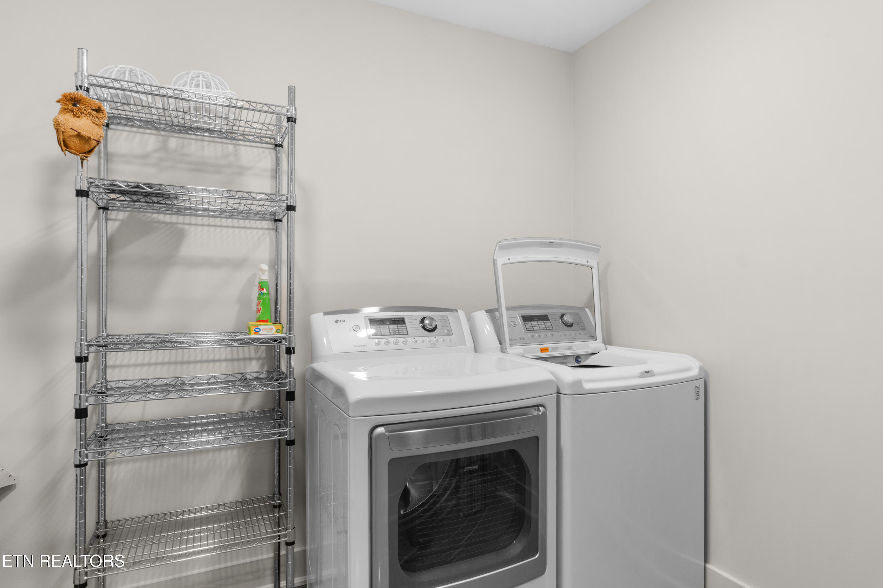 3702 Promontory Point