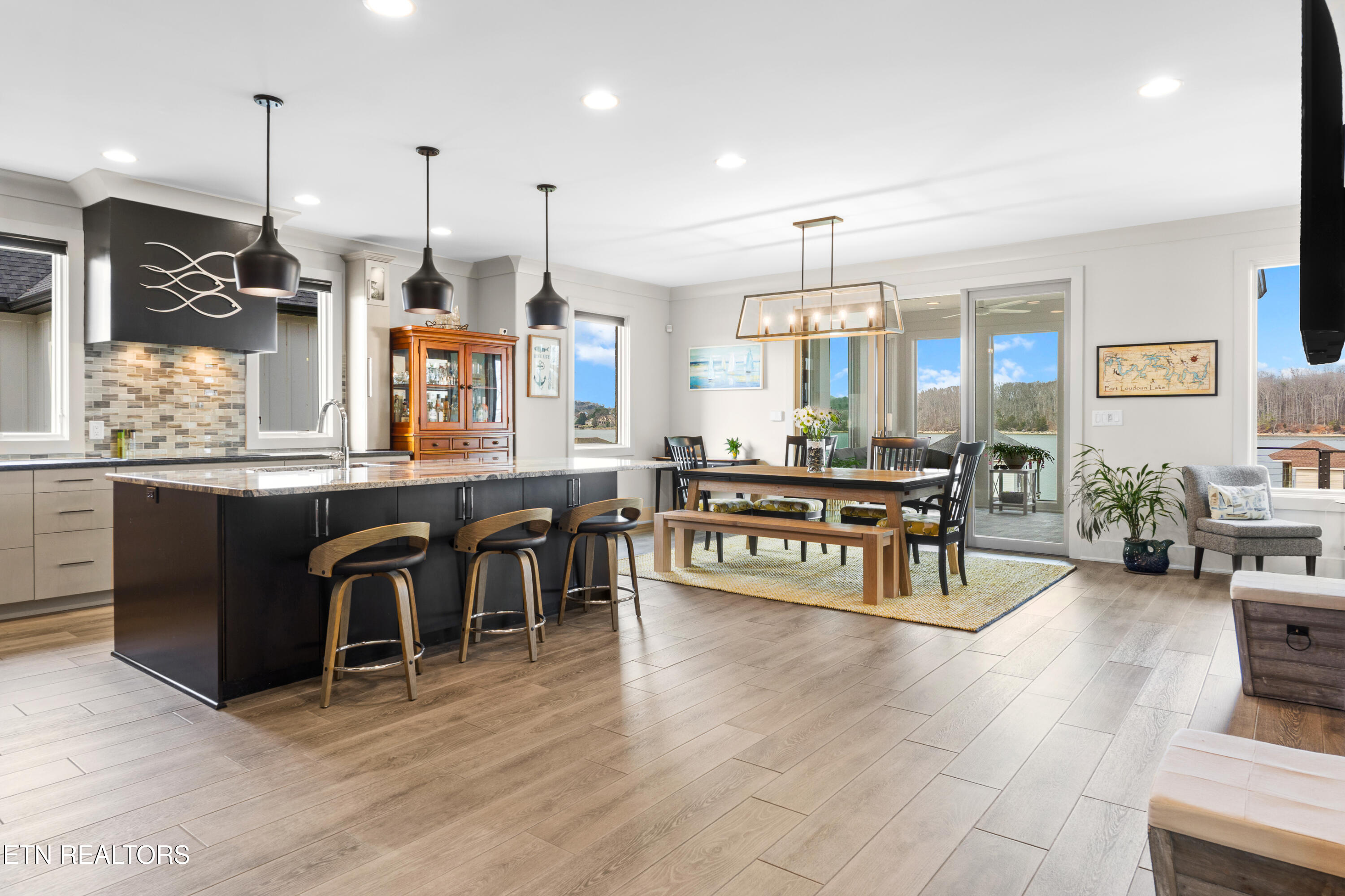 3702 Promontory Point