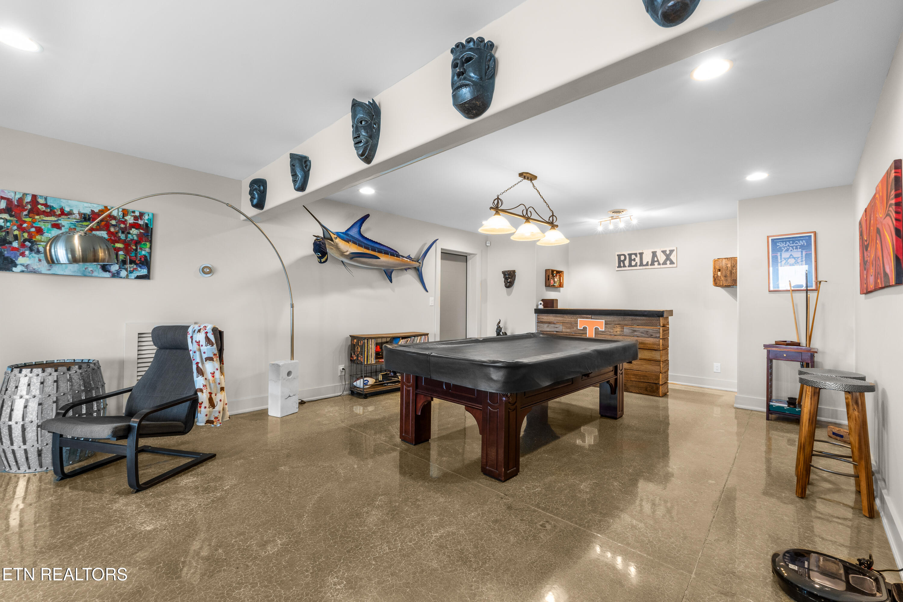 3702 Promontory Point