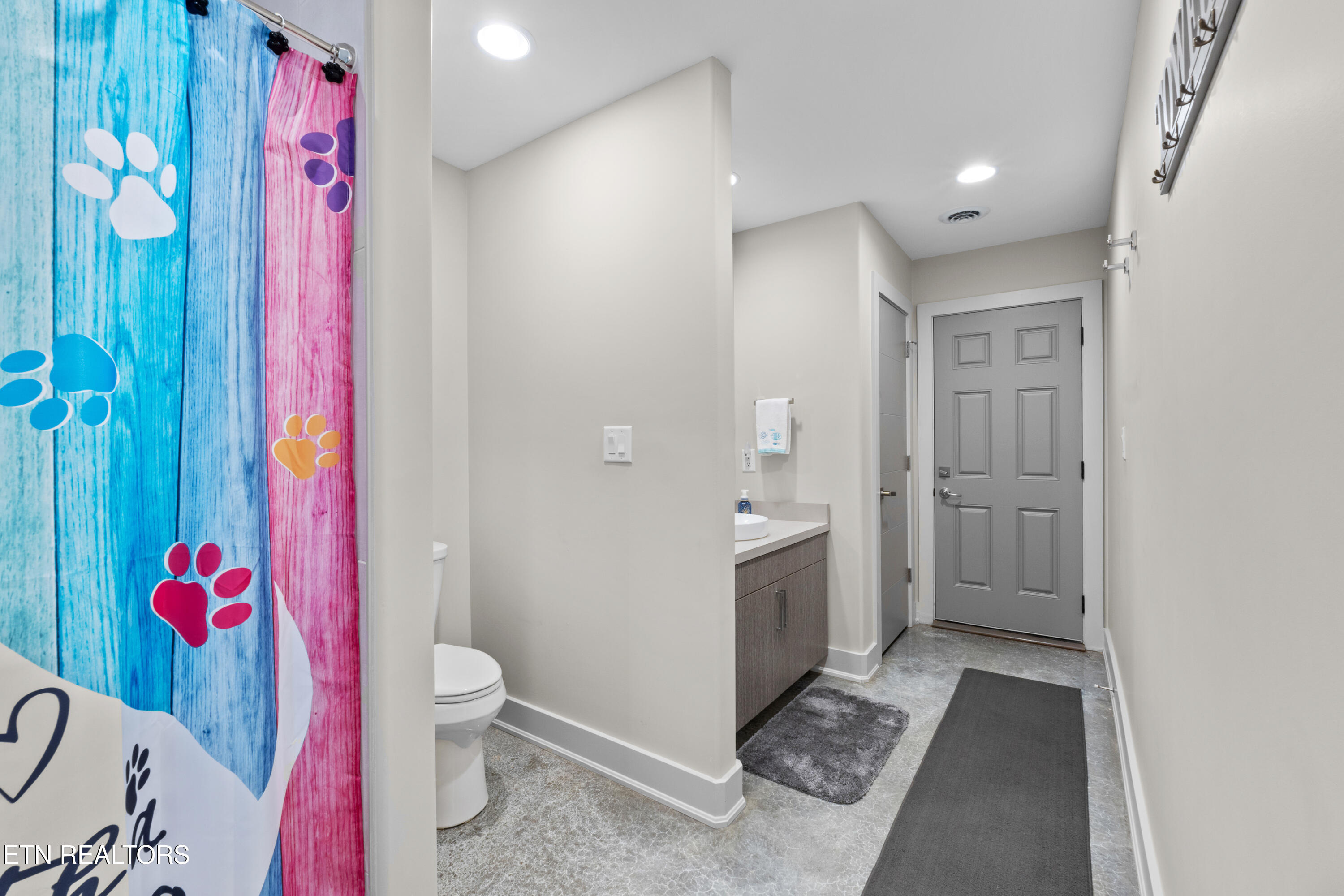 3702 Promontory Point