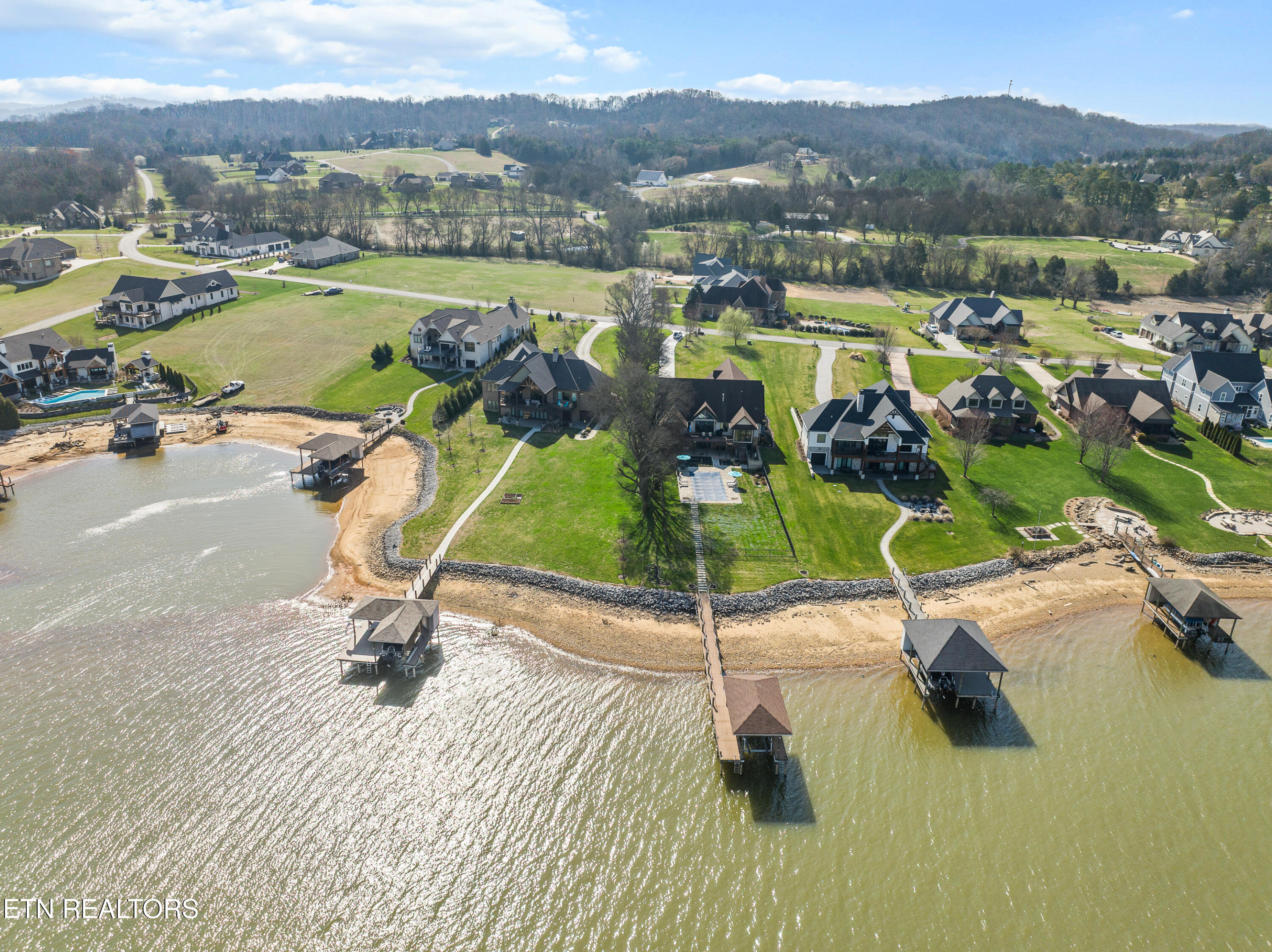 3702 Promontory Point