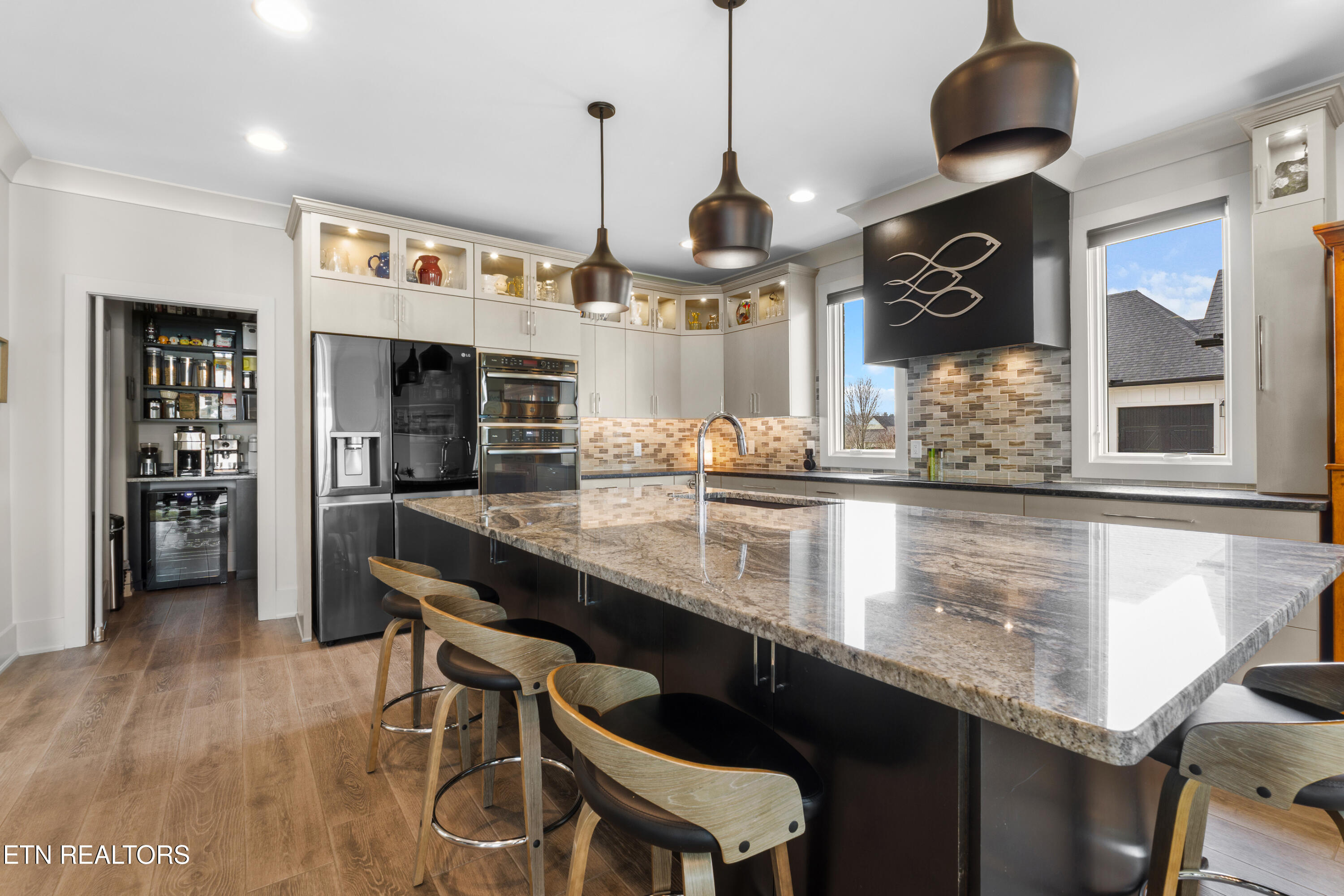 3702 Promontory Point