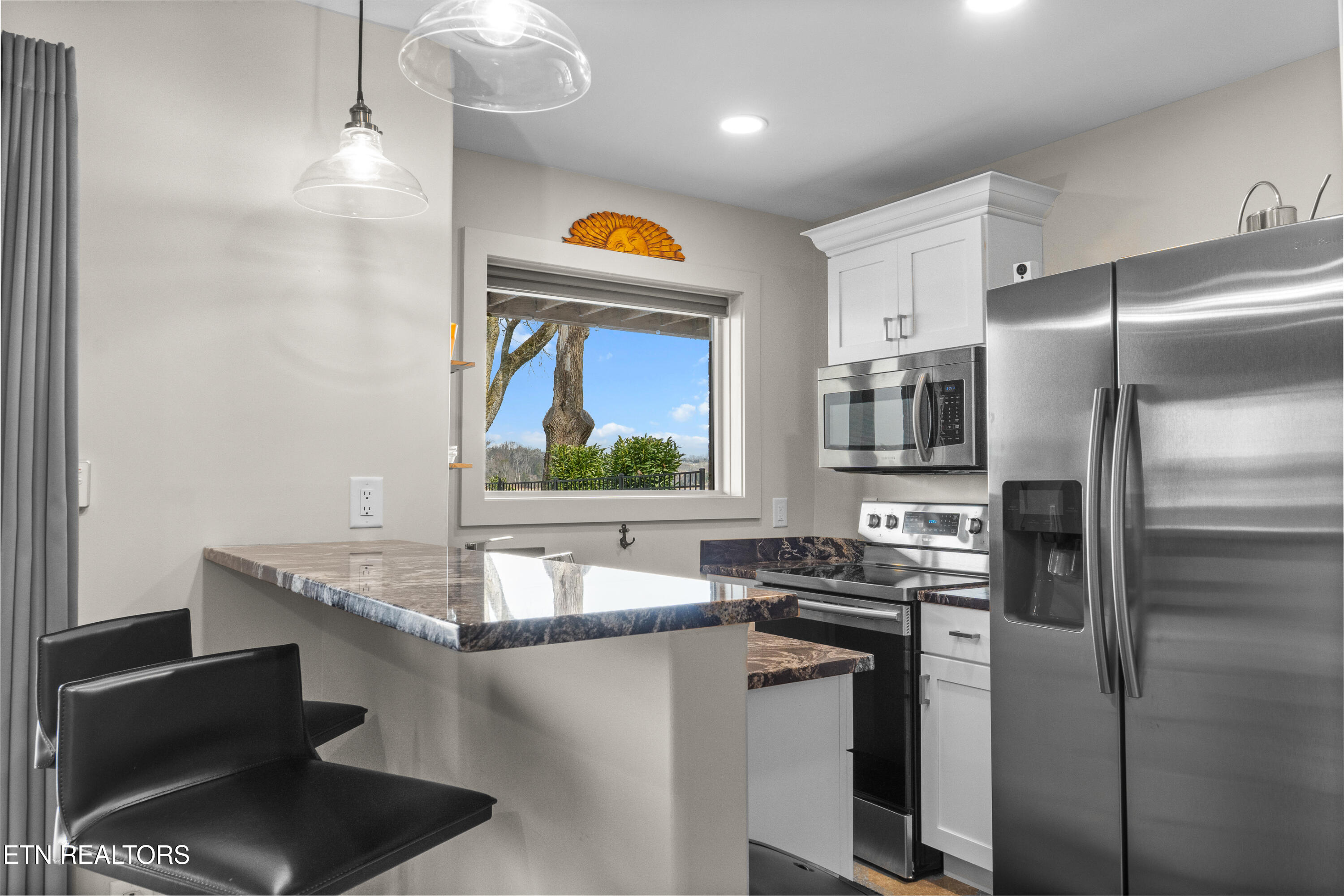 3702 Promontory Point