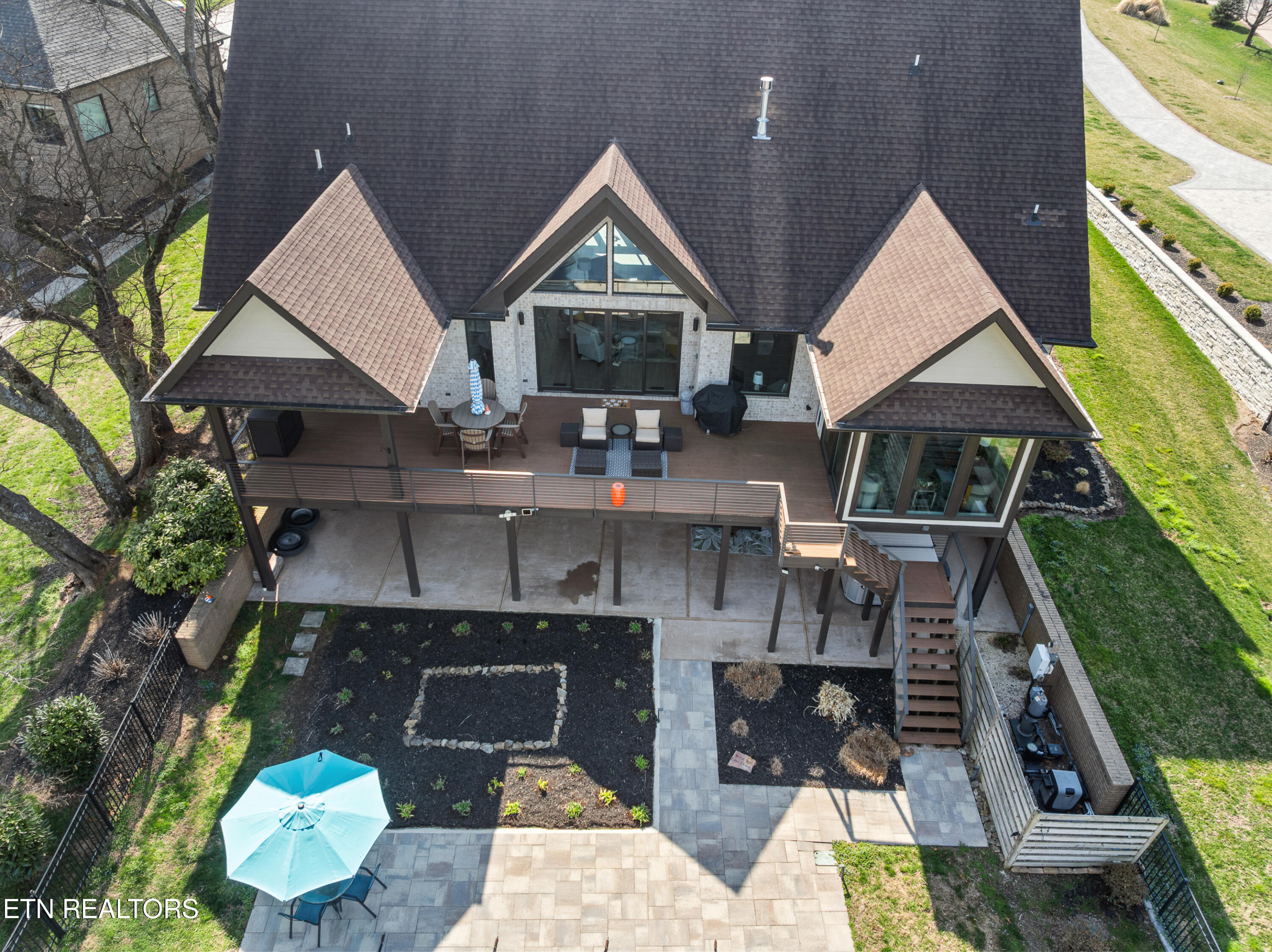 3702 Promontory Point