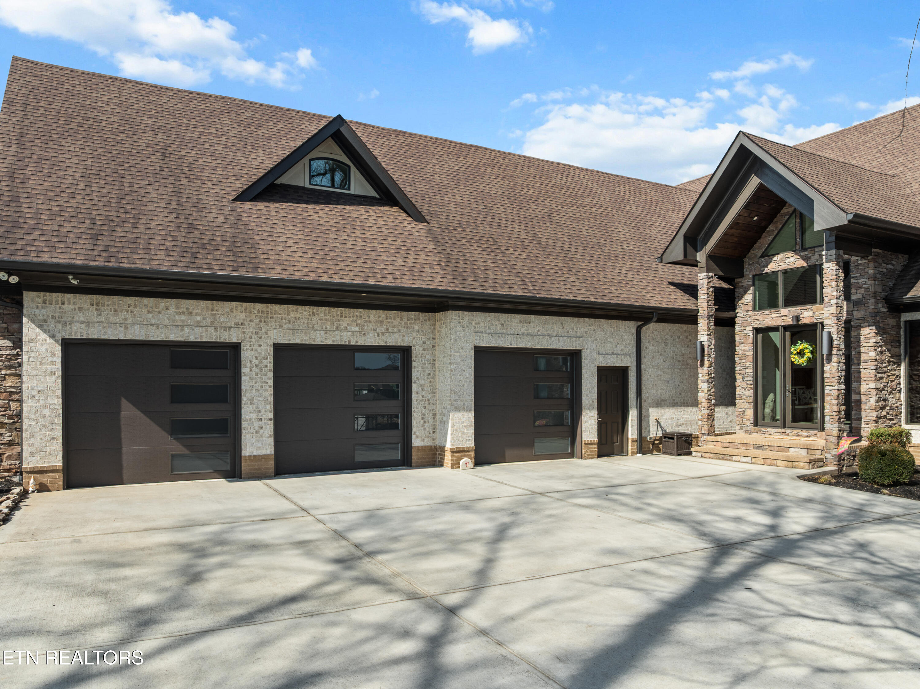 3702 Promontory Point