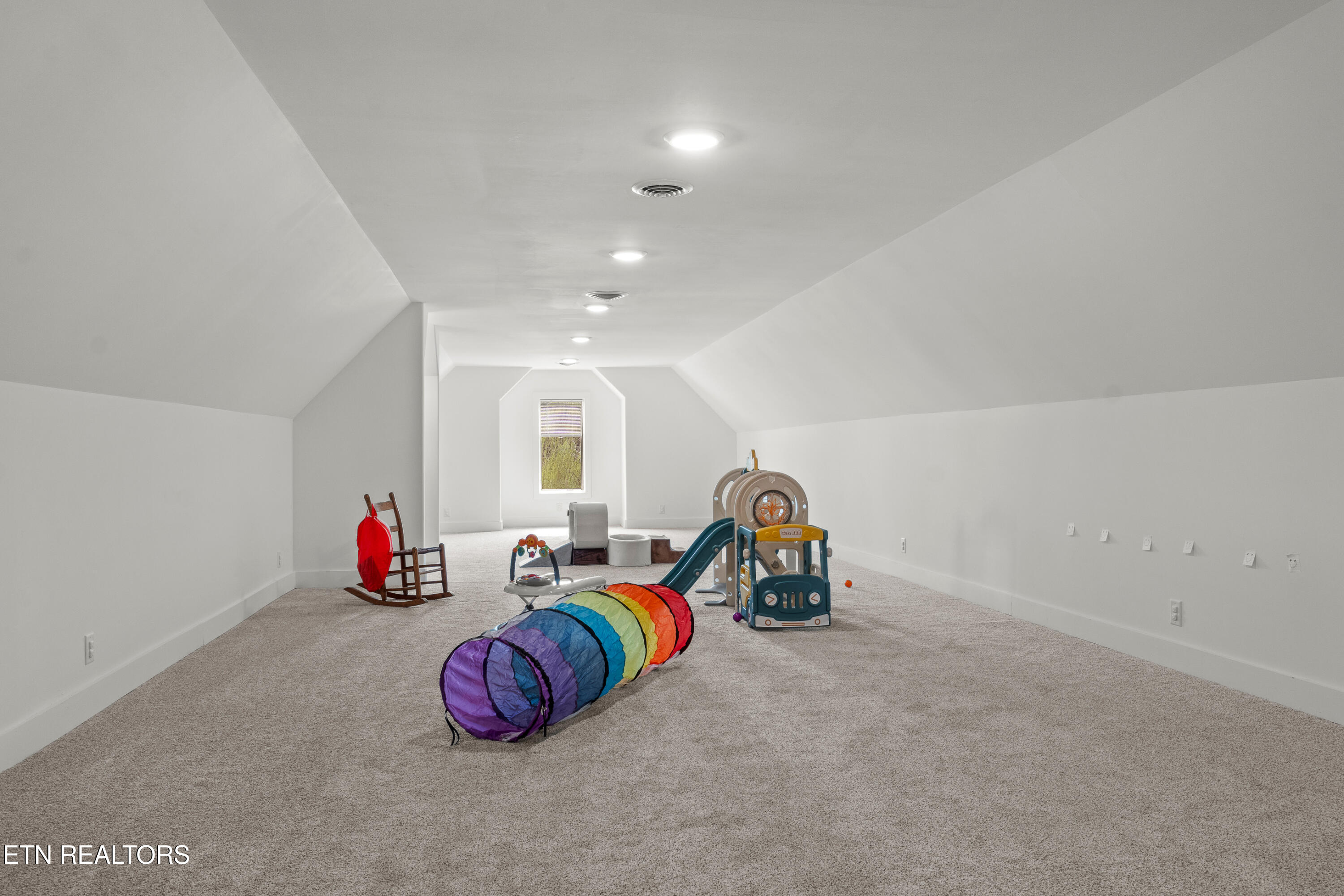 3702 Promontory Point