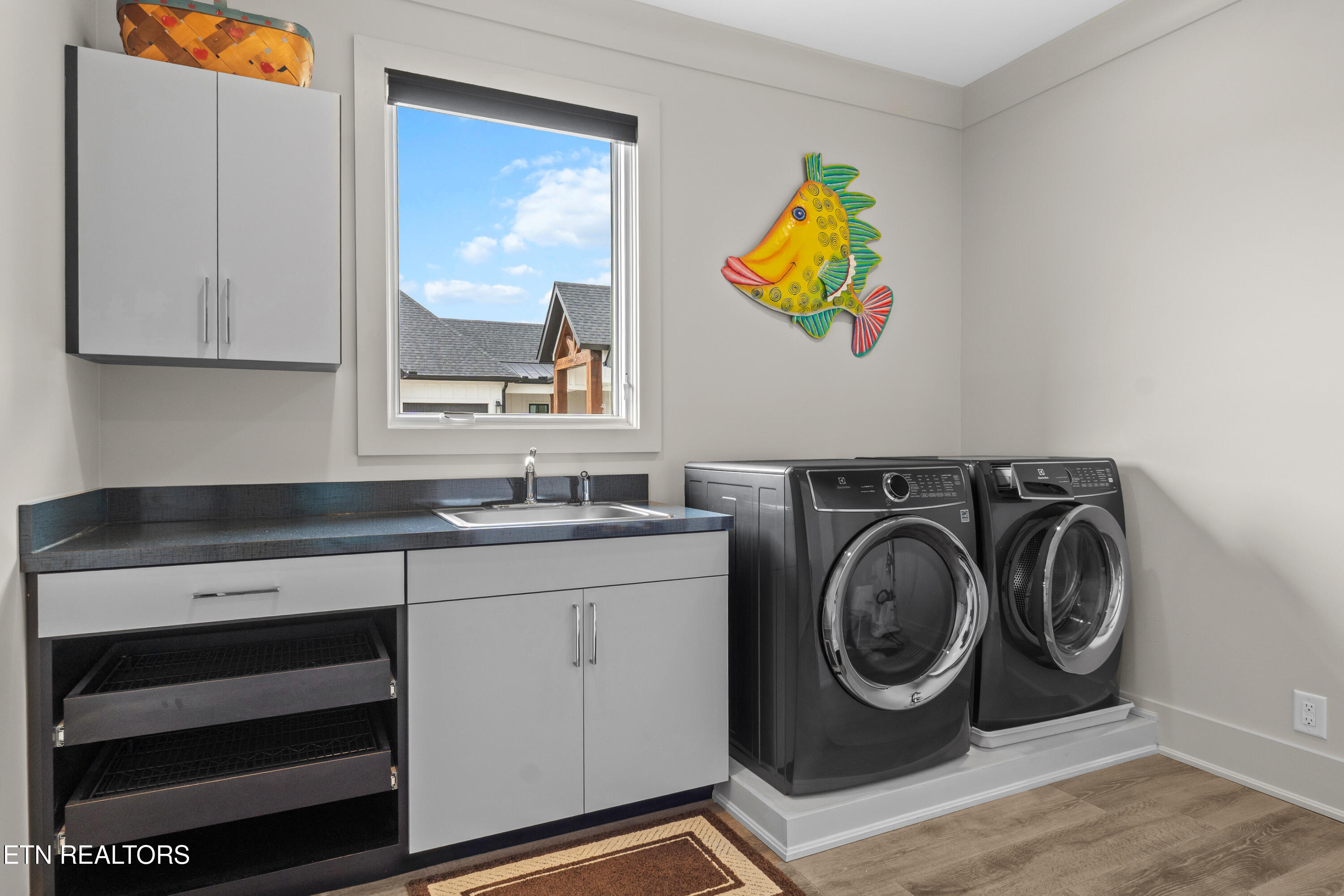 3702 Promontory Point