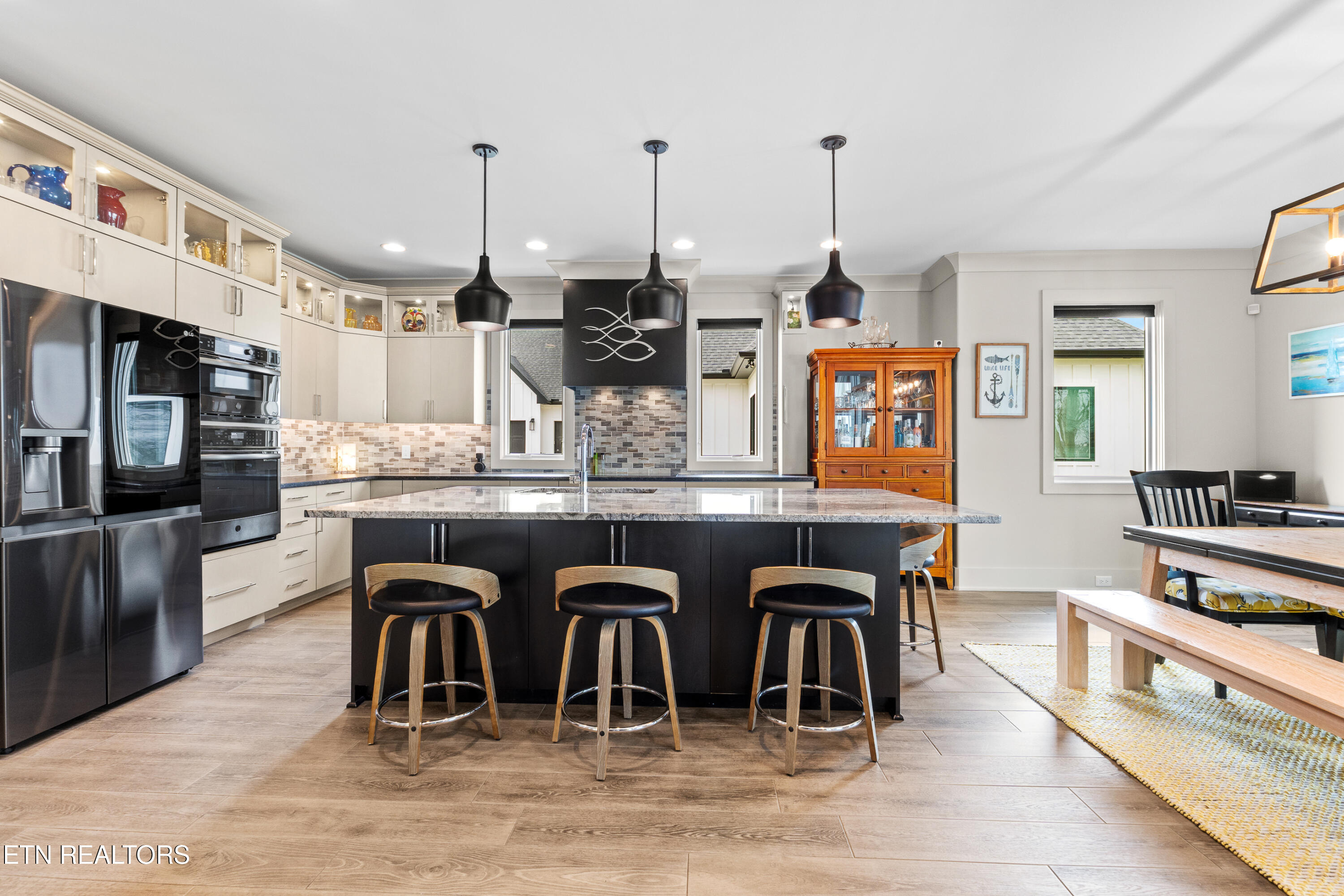 3702 Promontory Point