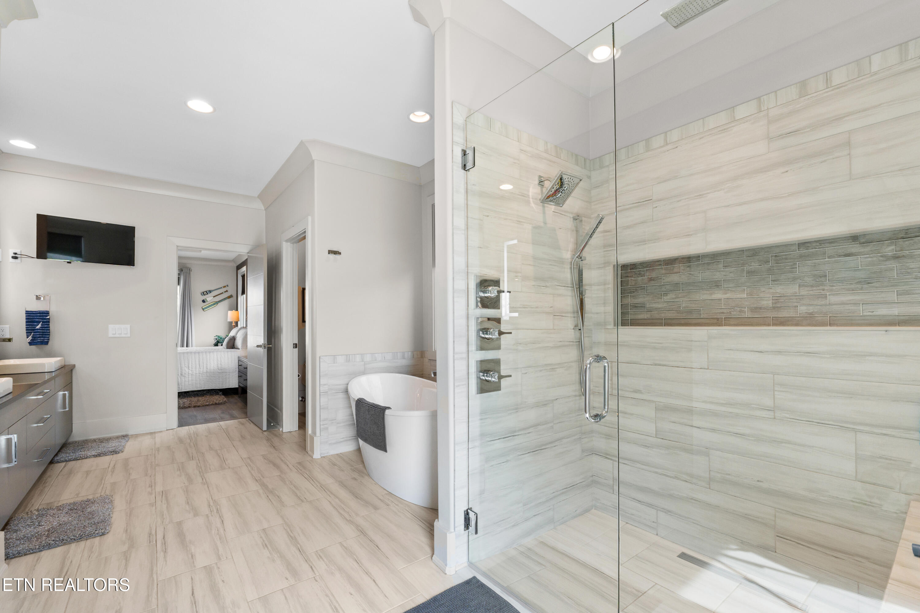 3702 Promontory Point