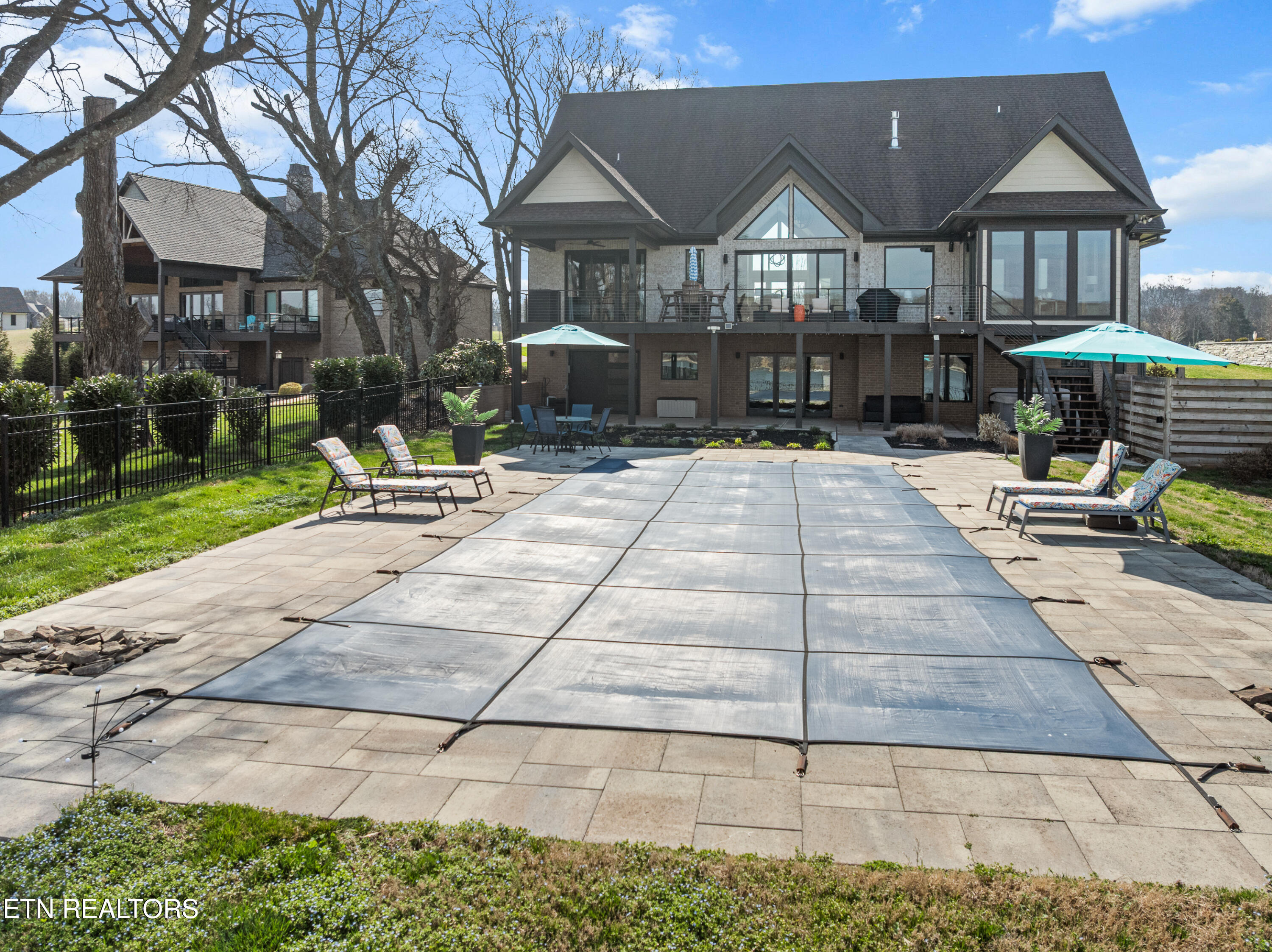 3702 Promontory Point