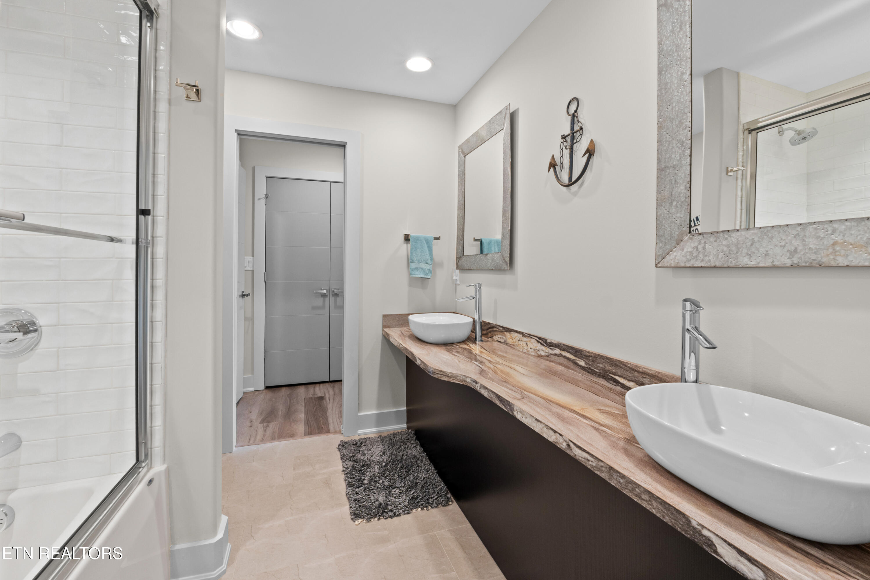 3702 Promontory Point