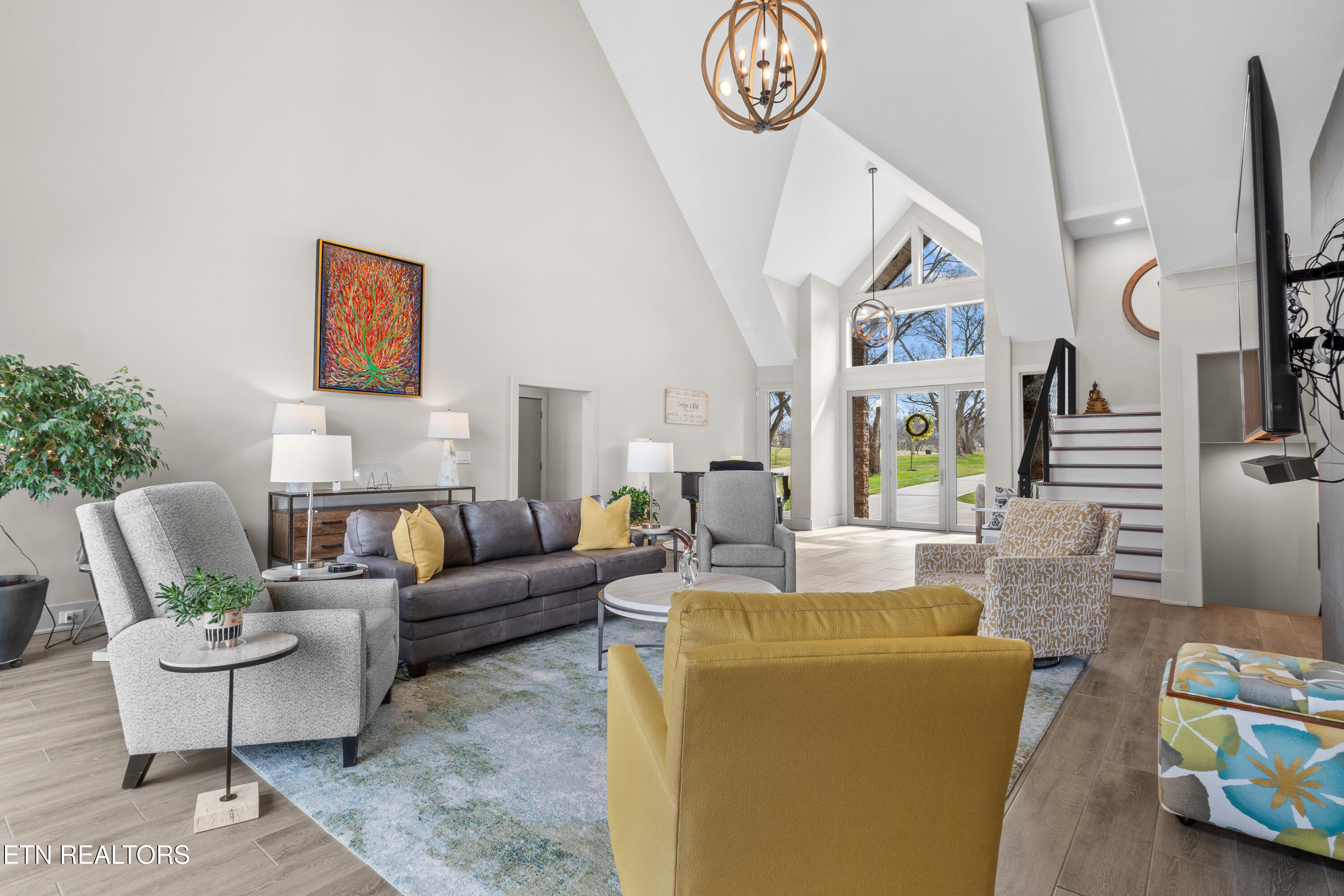 3702 Promontory Point