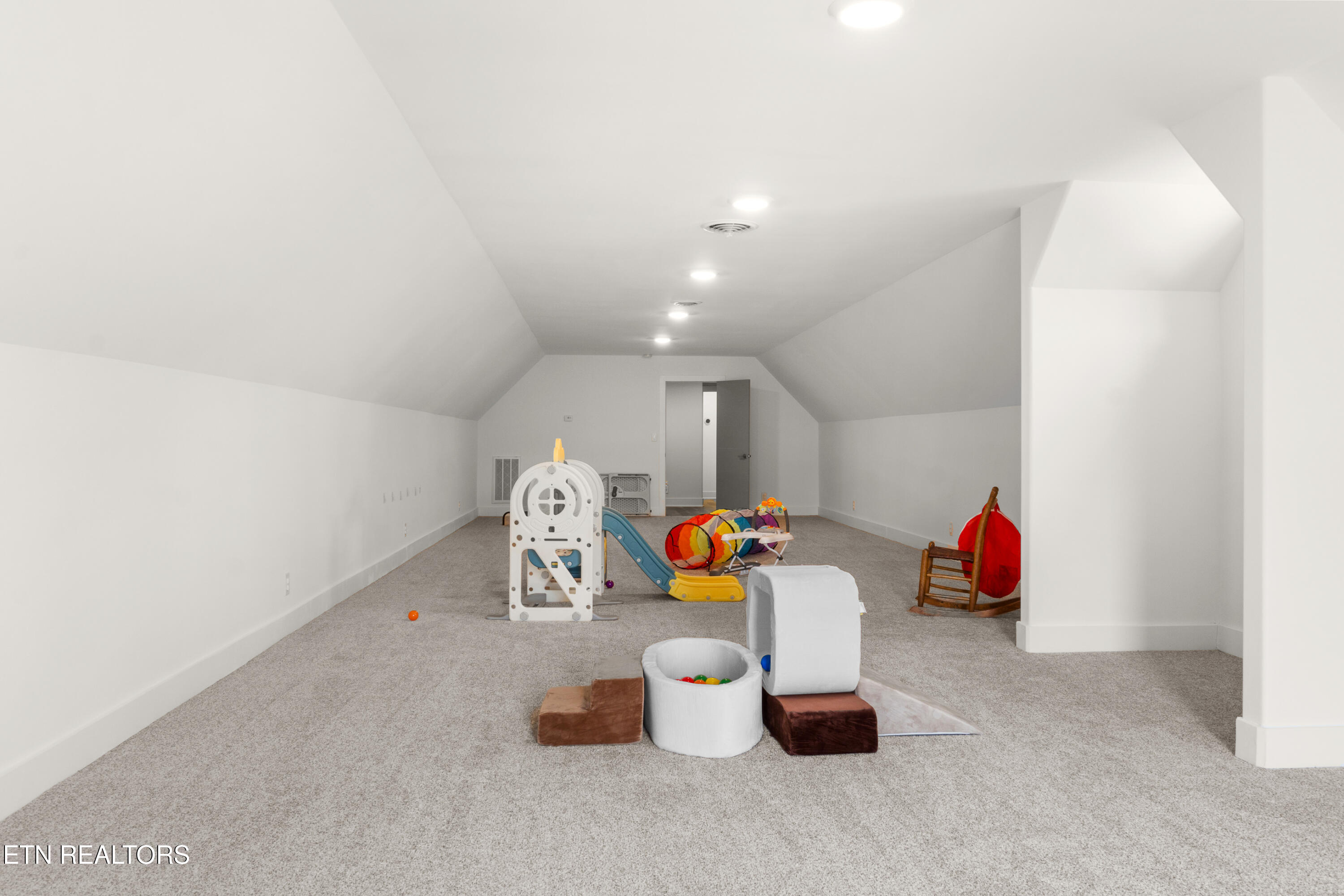 3702 Promontory Point