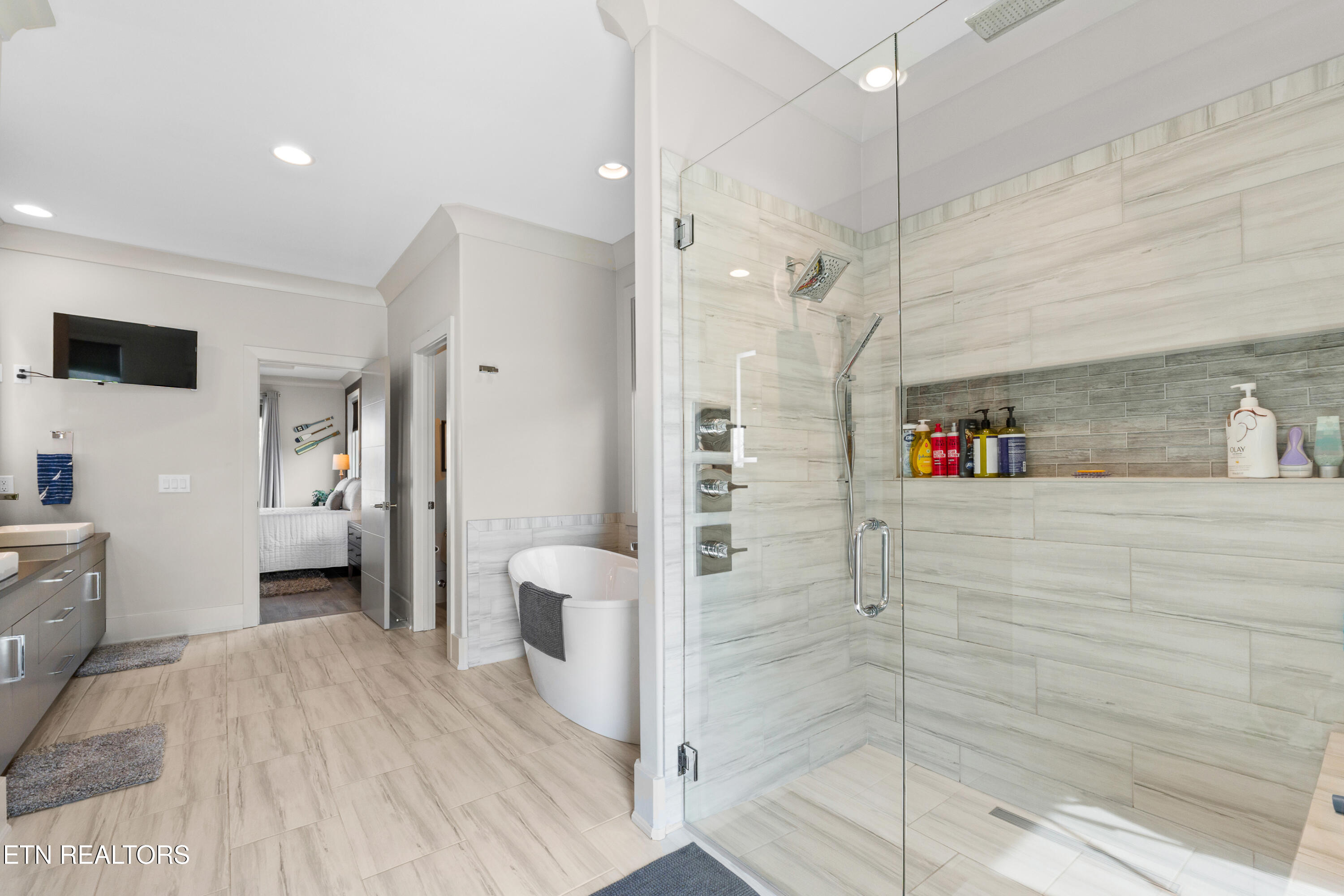 3702 Promontory Point