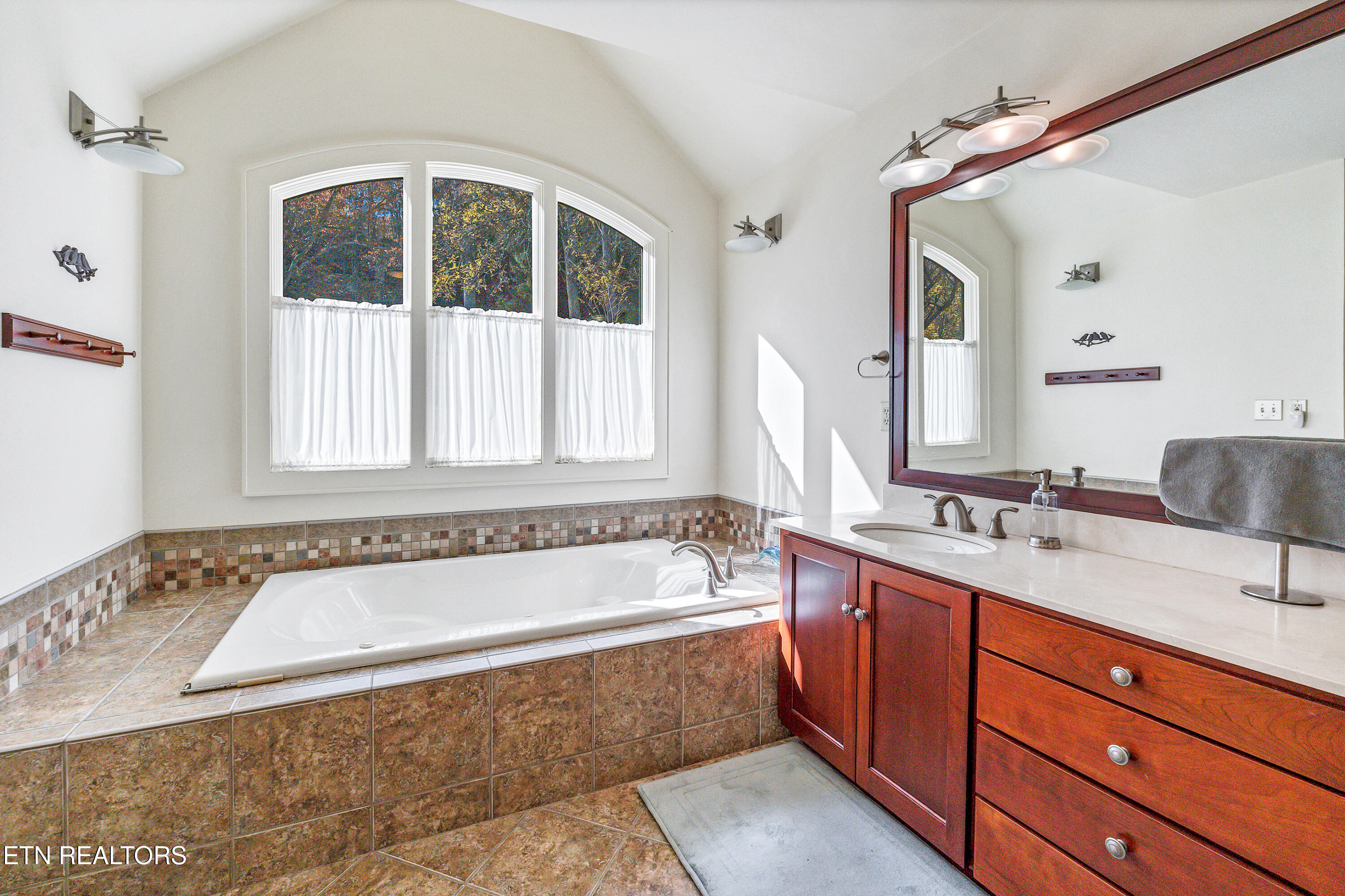 6260 E Lamar Alex Pkwy