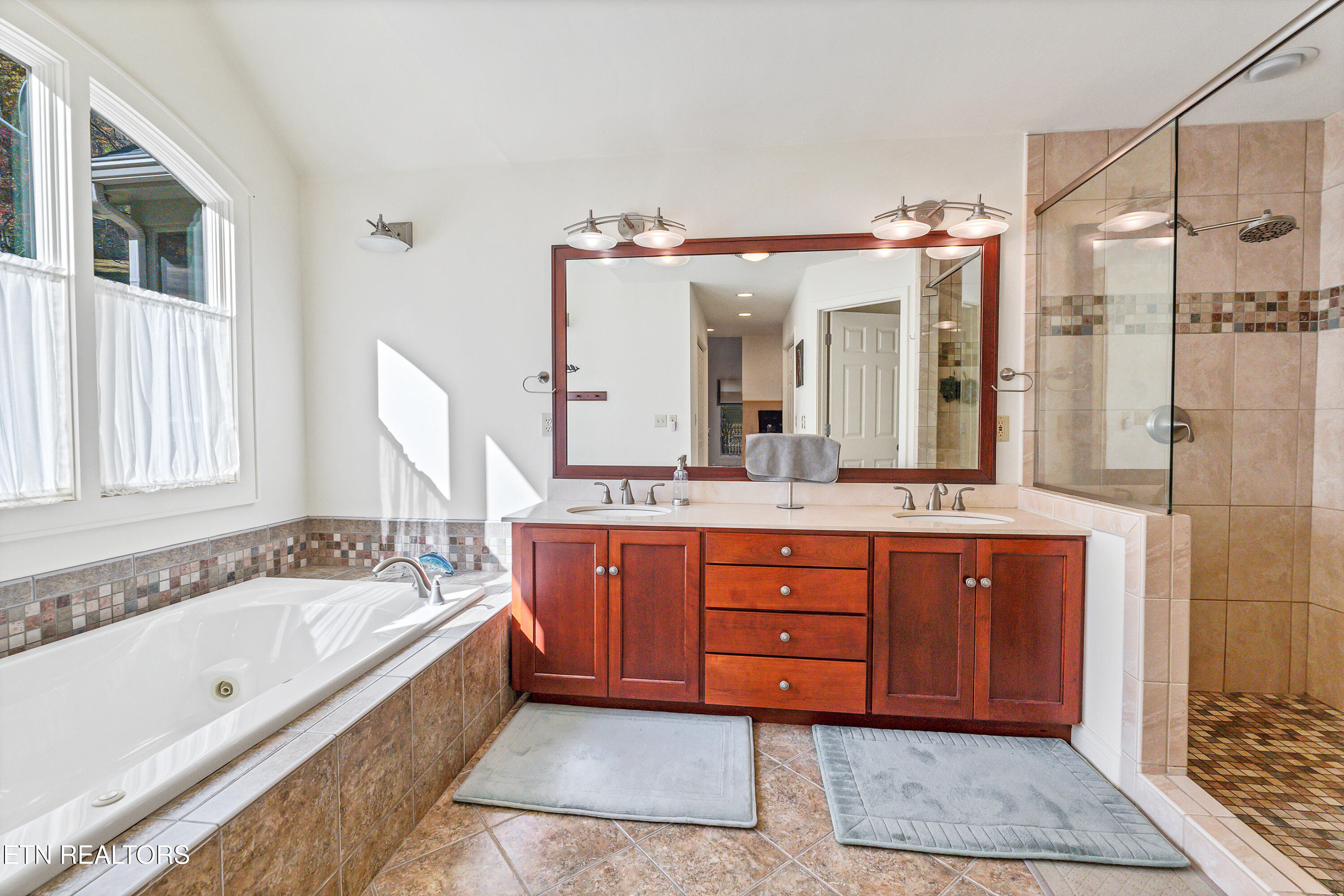 6260 E Lamar Alex Pkwy