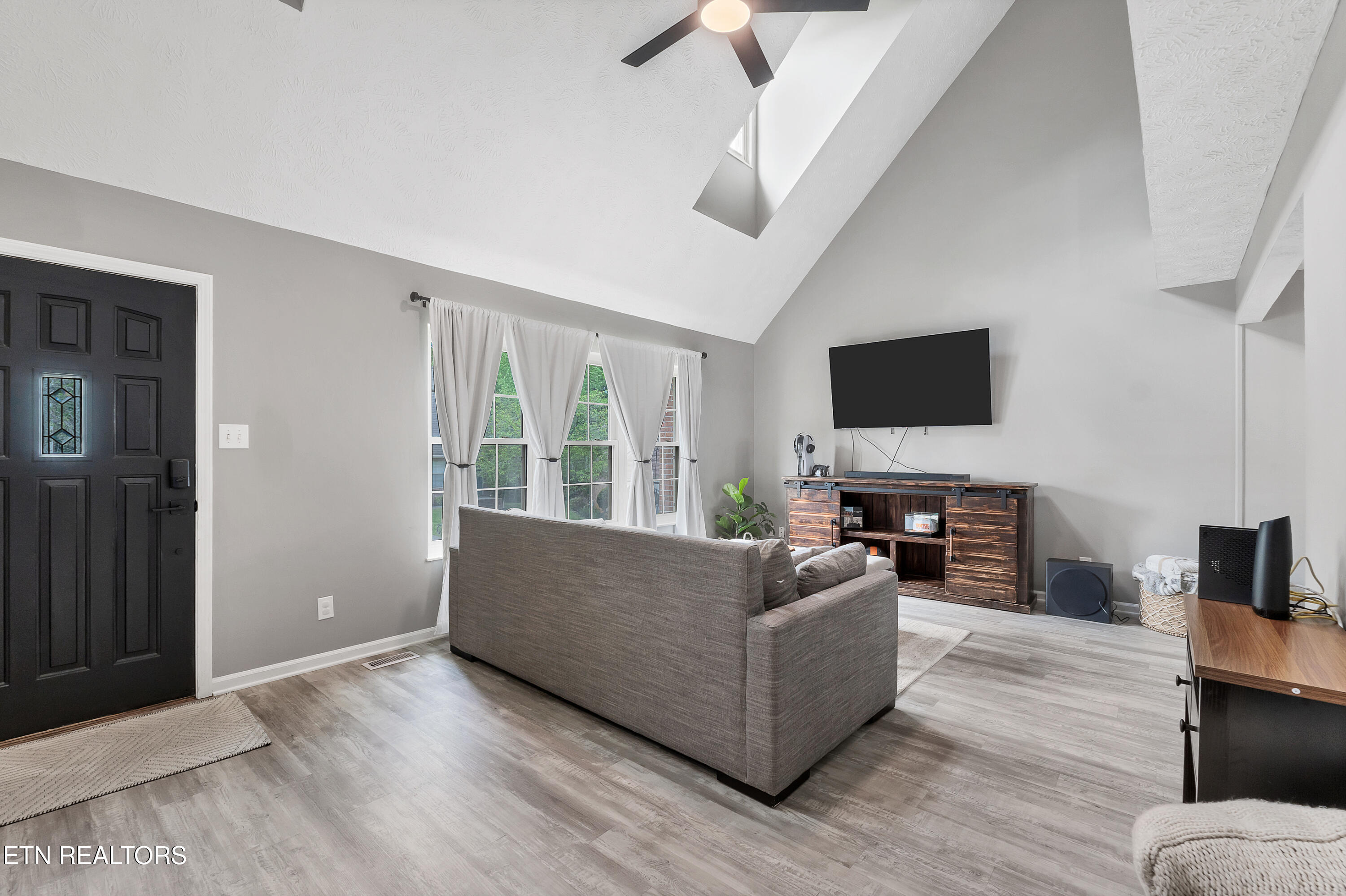 2028 Cochran Place