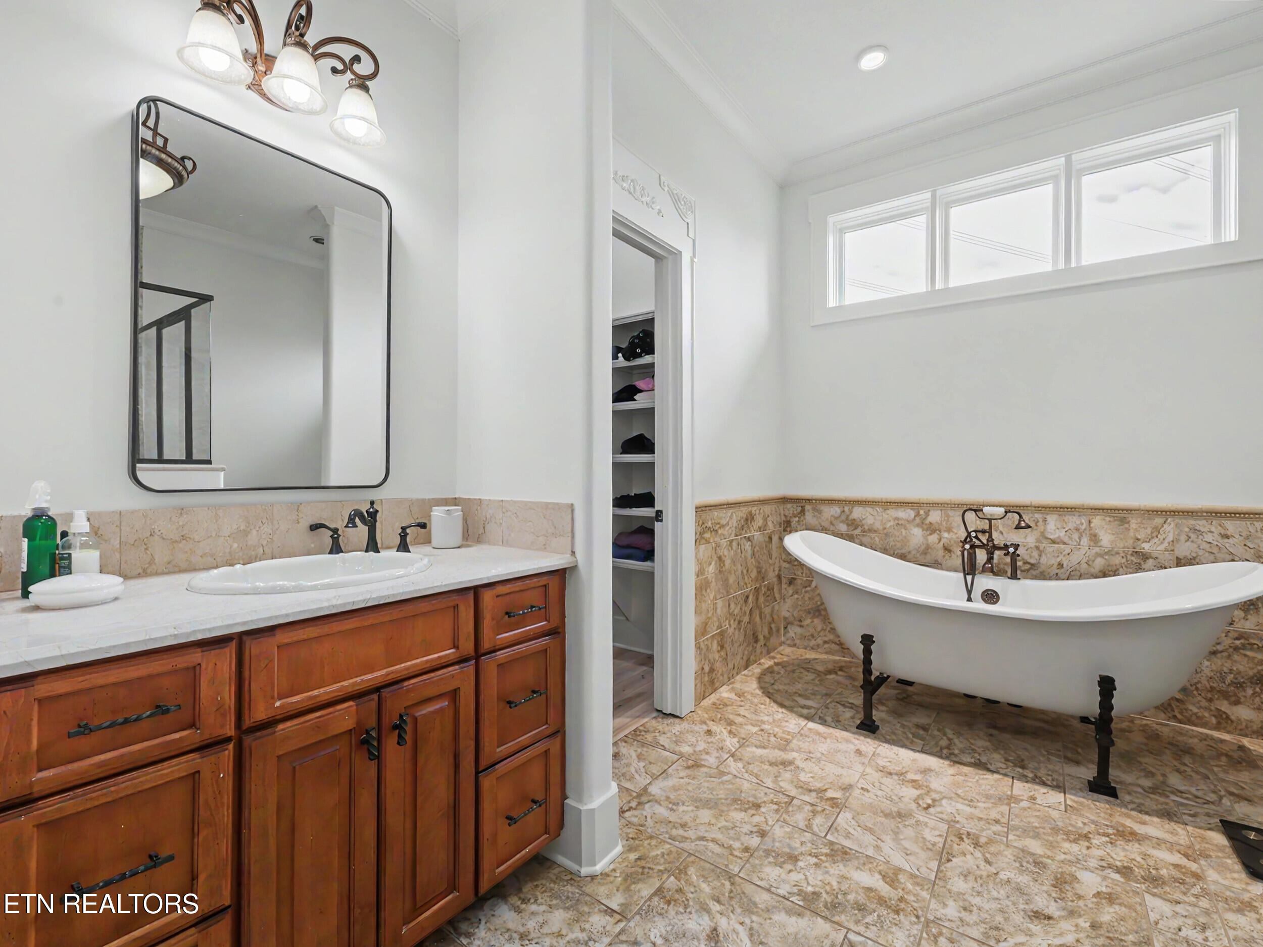 3320 High Pointe Way