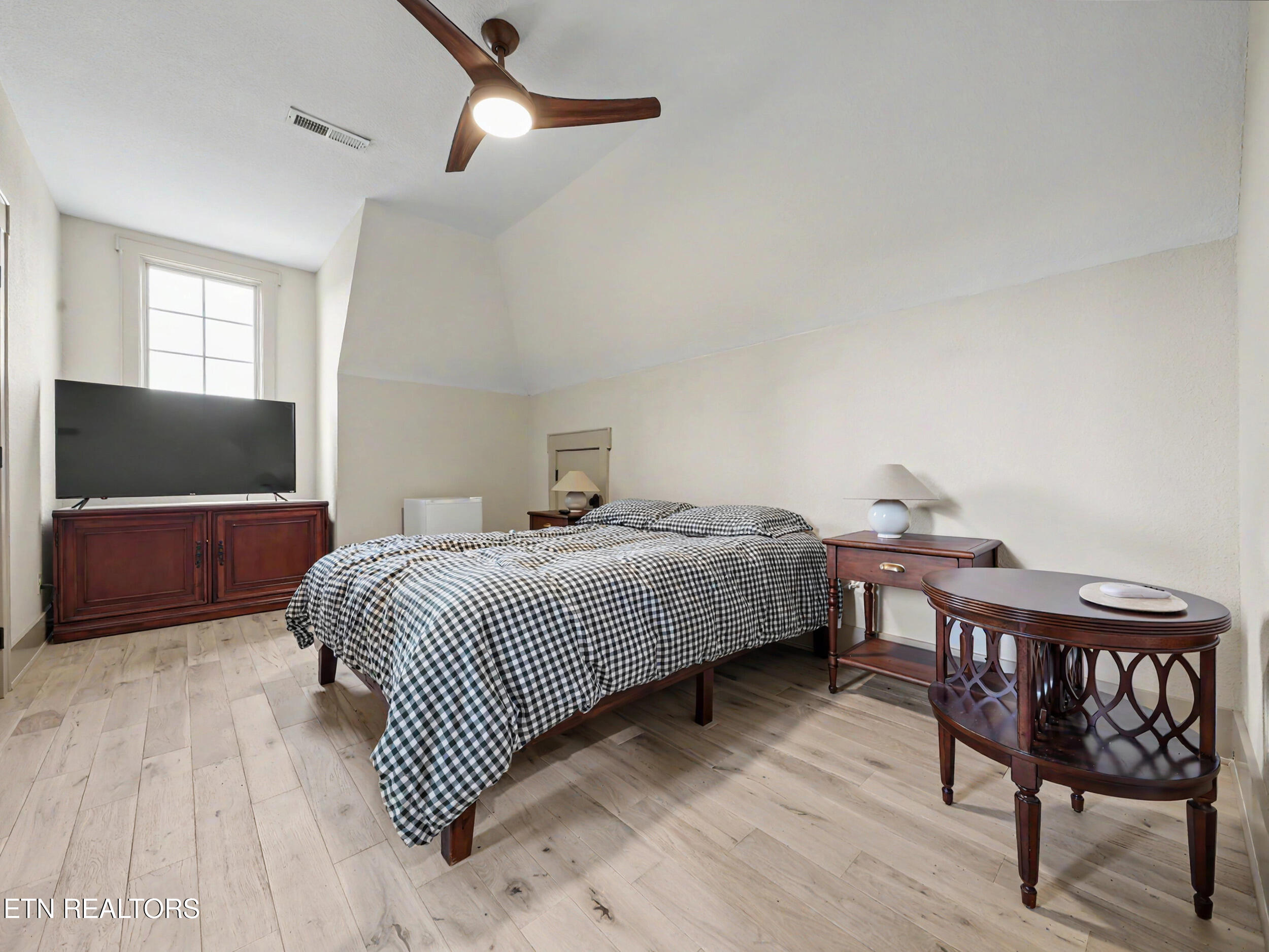 3320 High Pointe Way