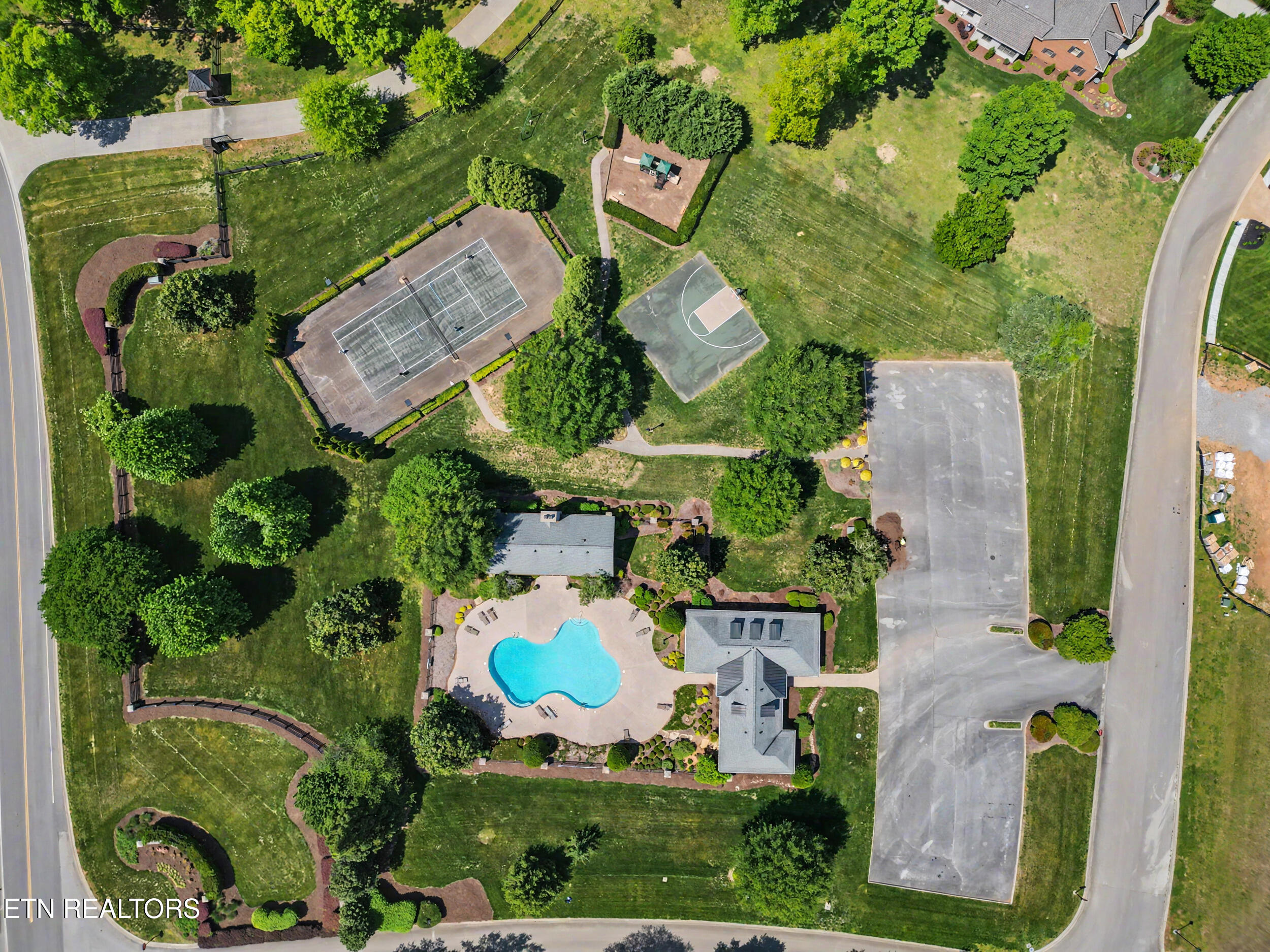 3320 High Pointe Way