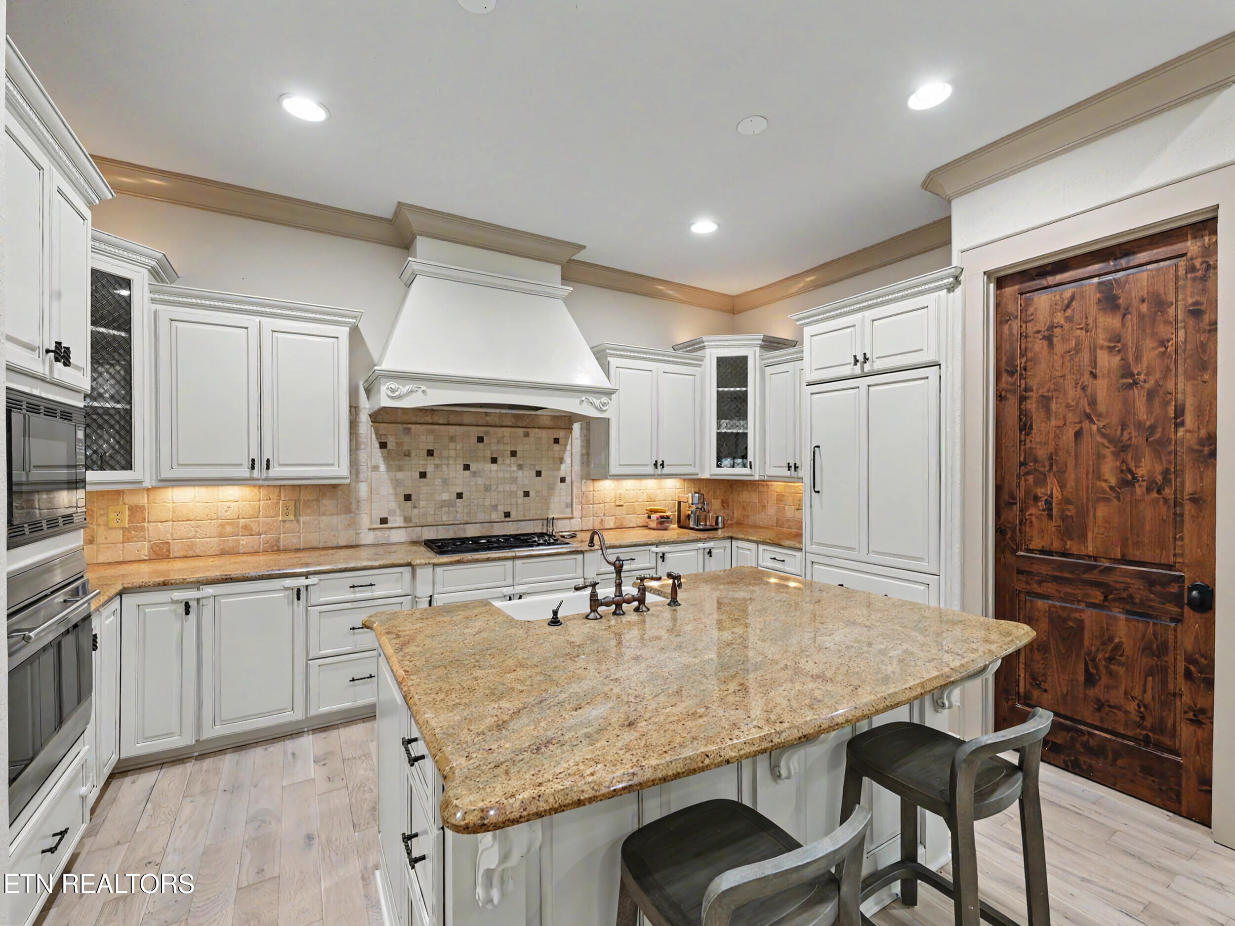 3320 High Pointe Way