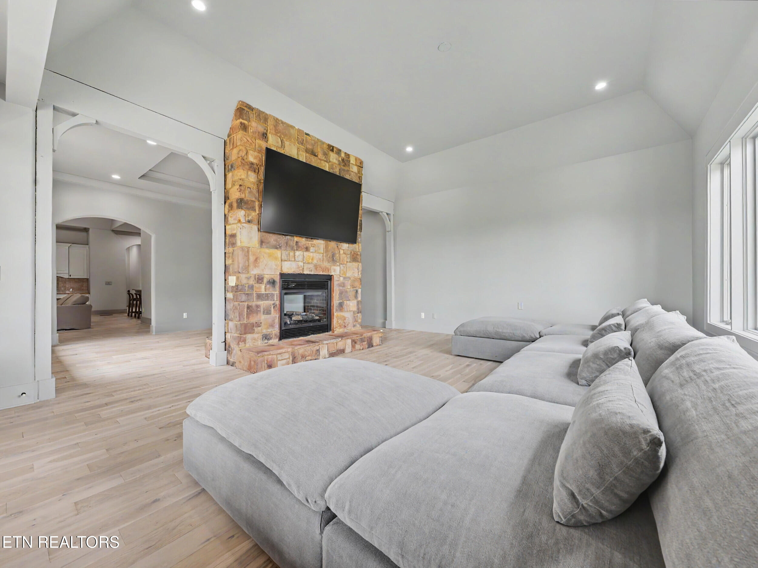 3320 High Pointe Way