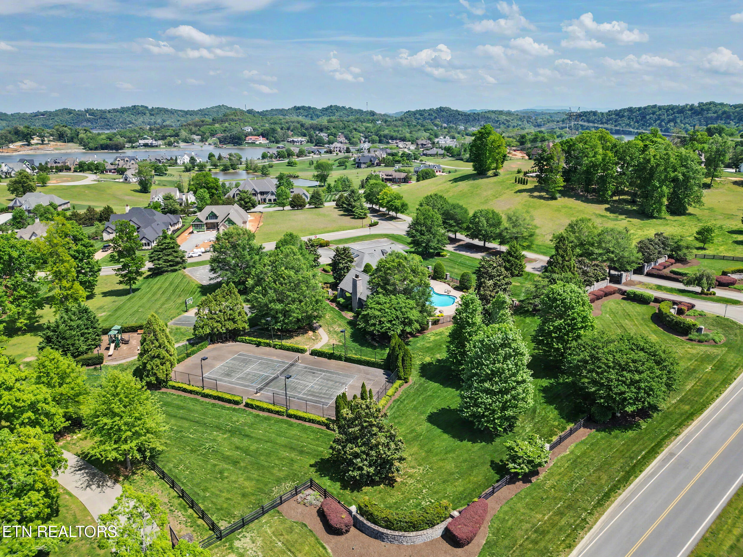 3320 High Pointe Way