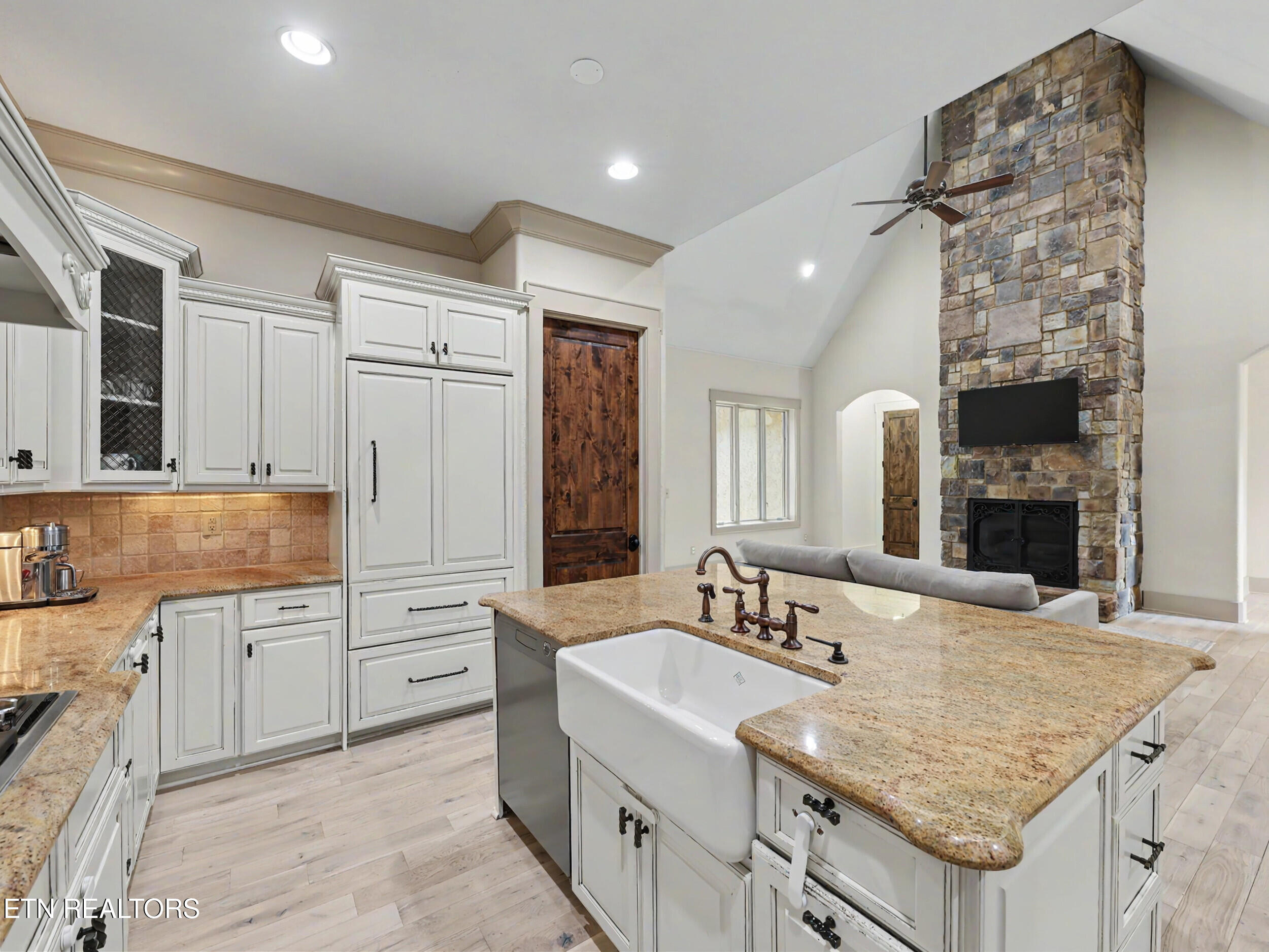 3320 High Pointe Way