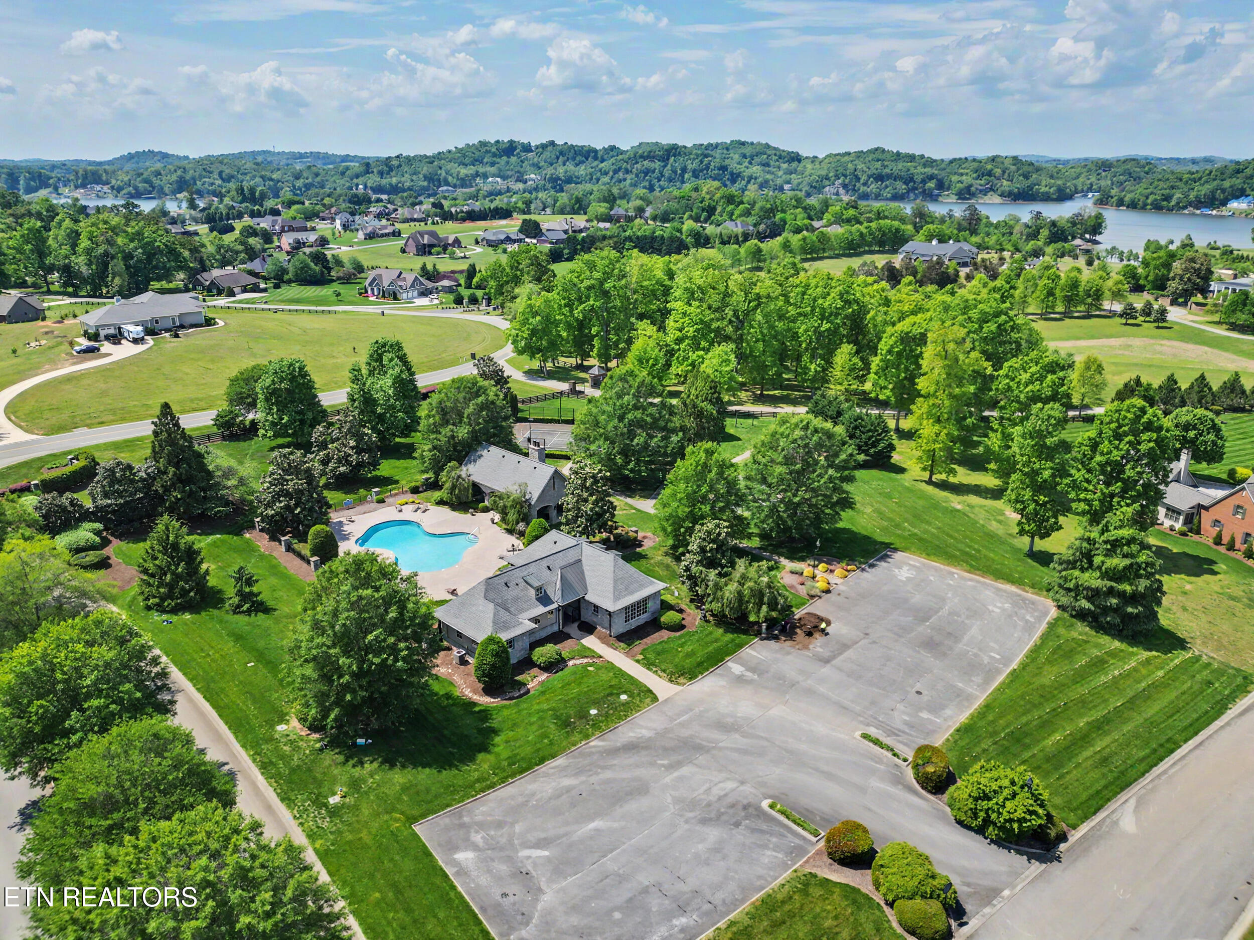 3320 High Pointe Way