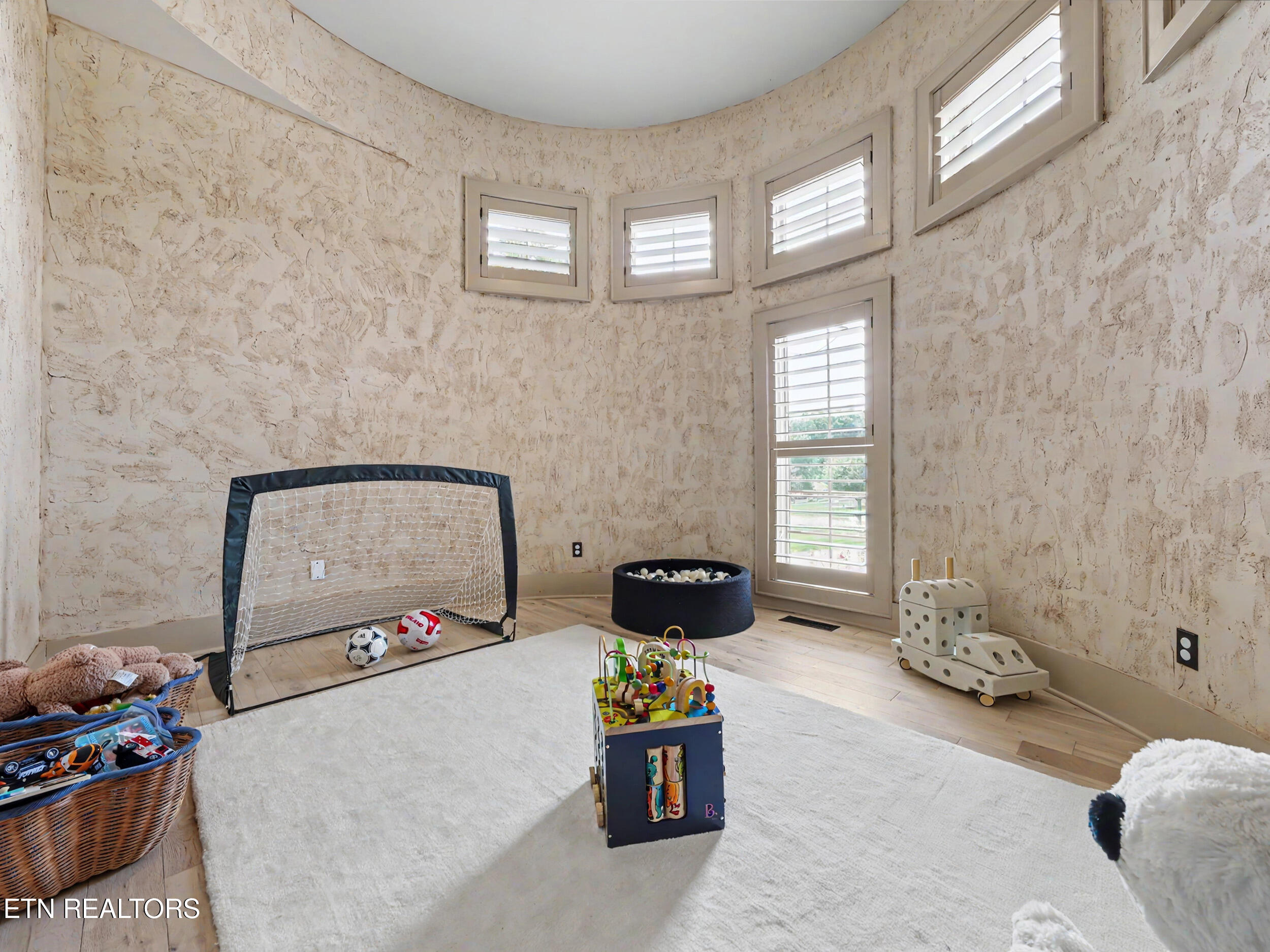 3320 High Pointe Way