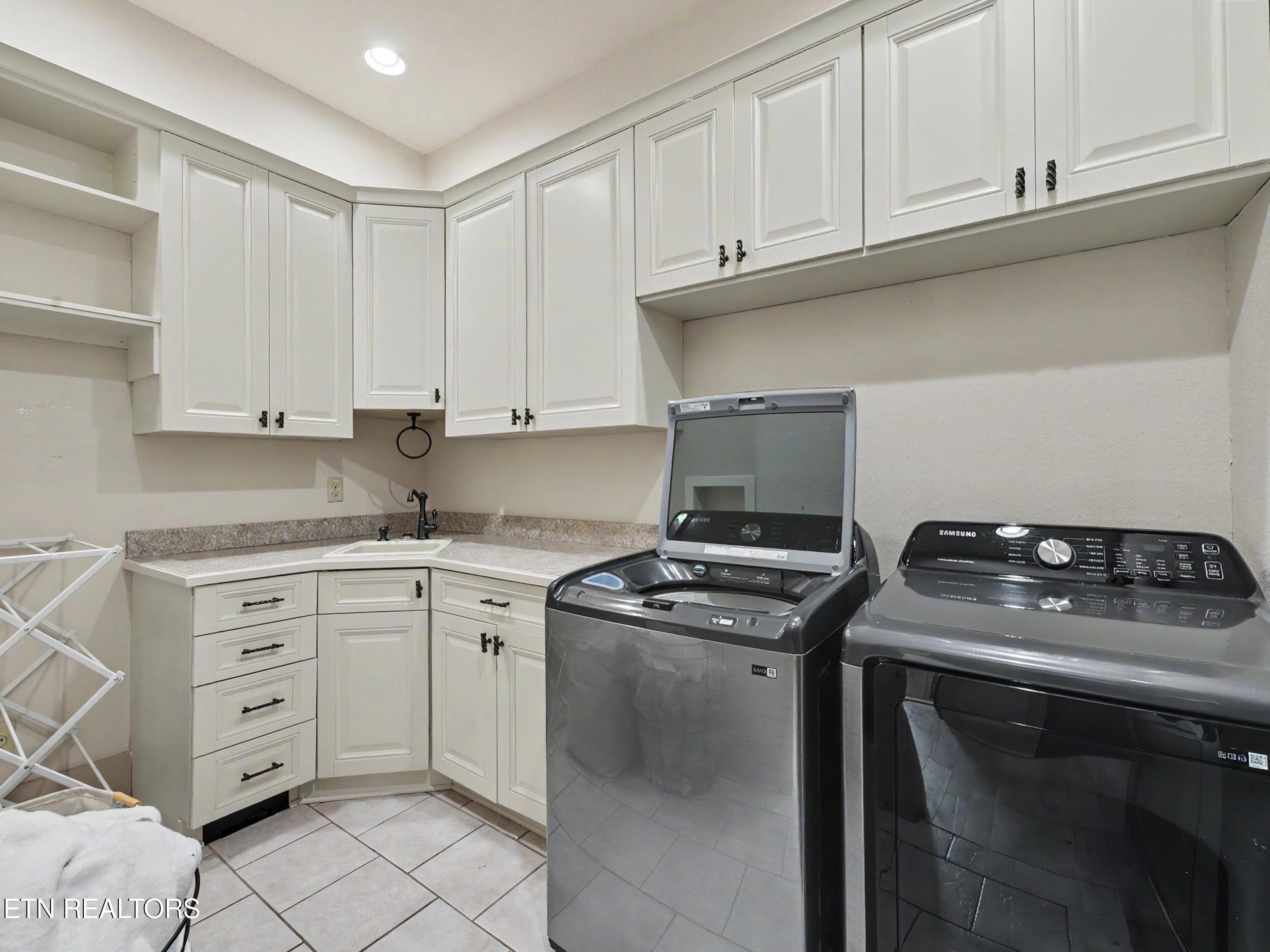 3320 High Pointe Way