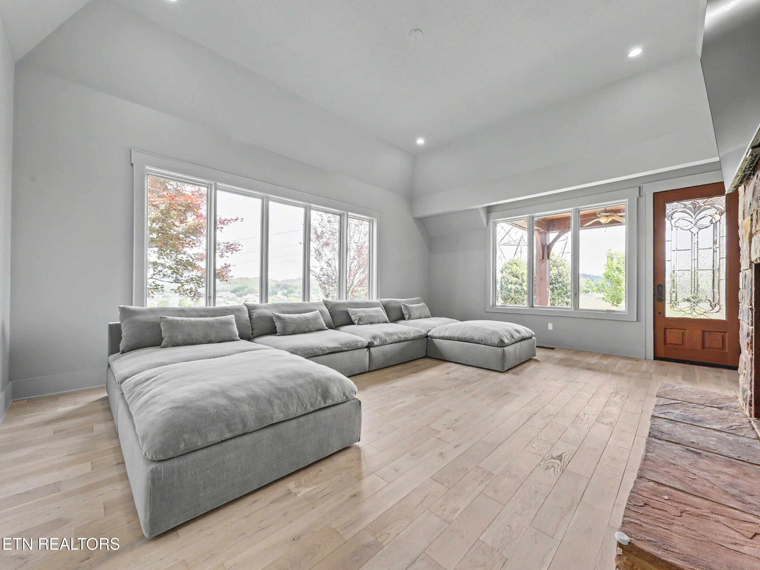 3320 High Pointe Way