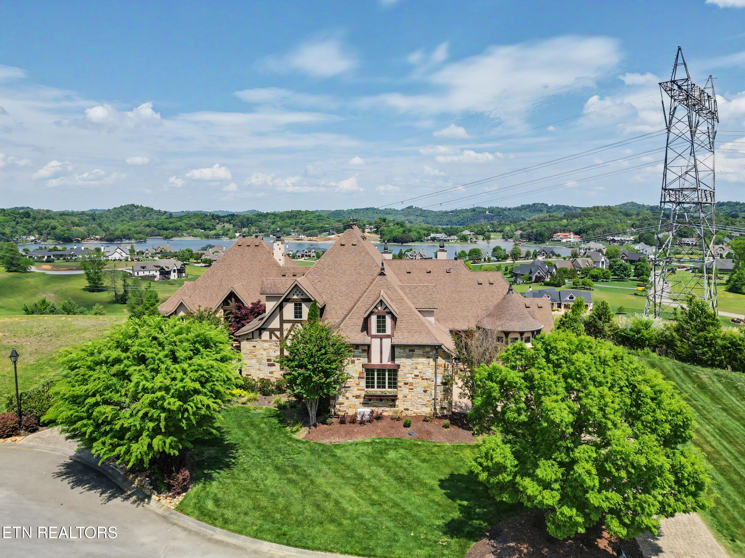 3320 High Pointe Way