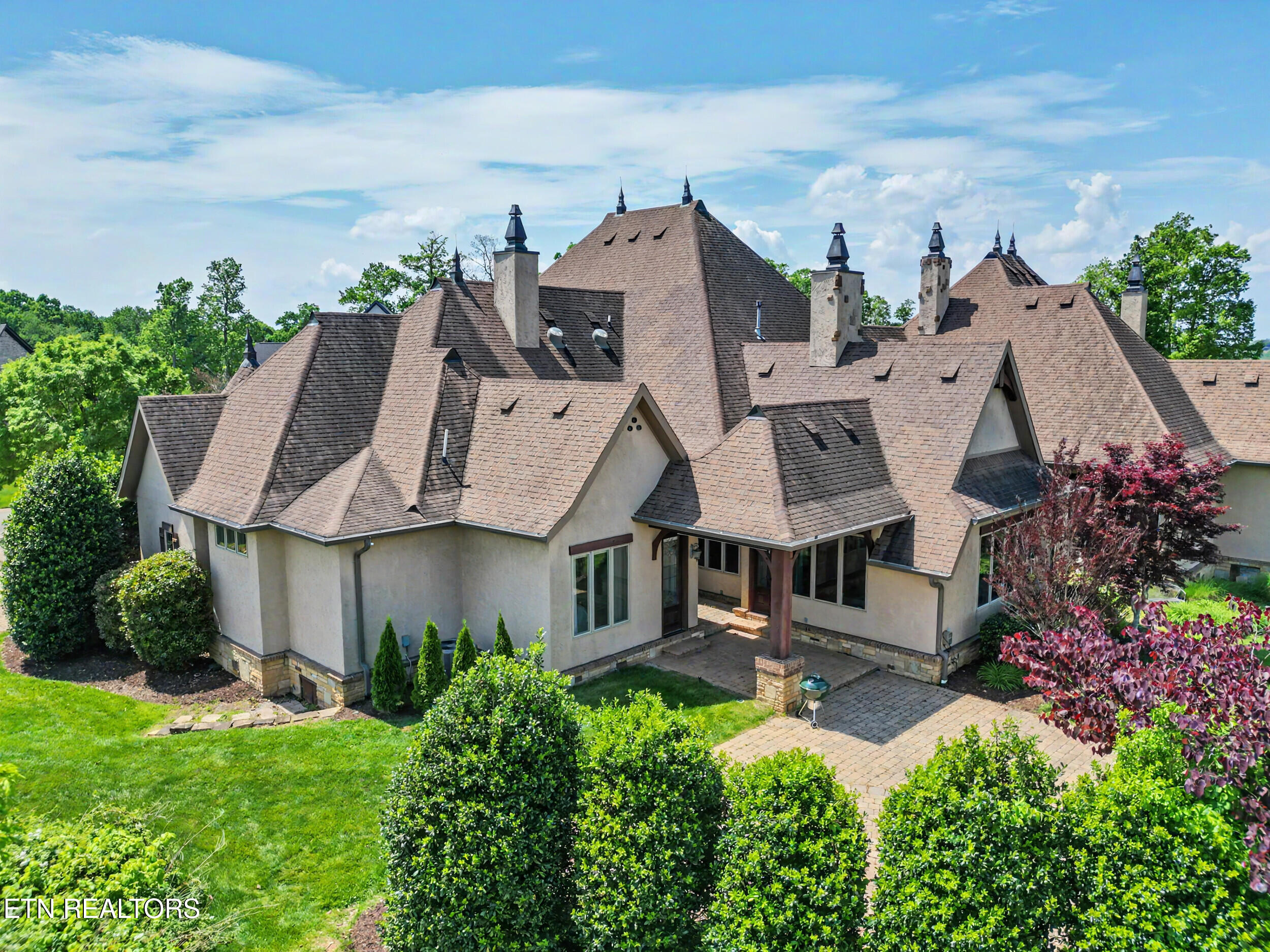 3320 High Pointe Way