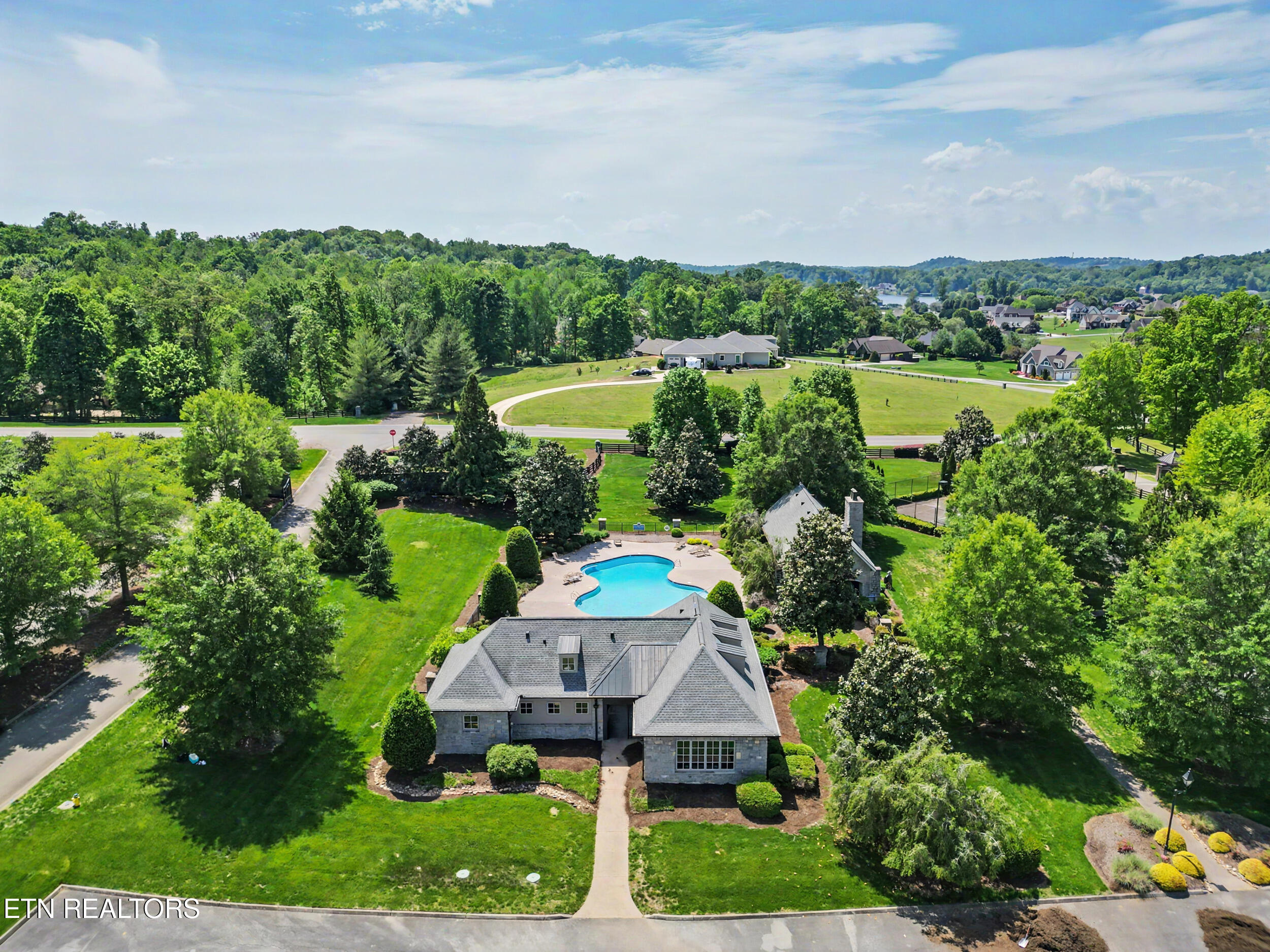 3320 High Pointe Way