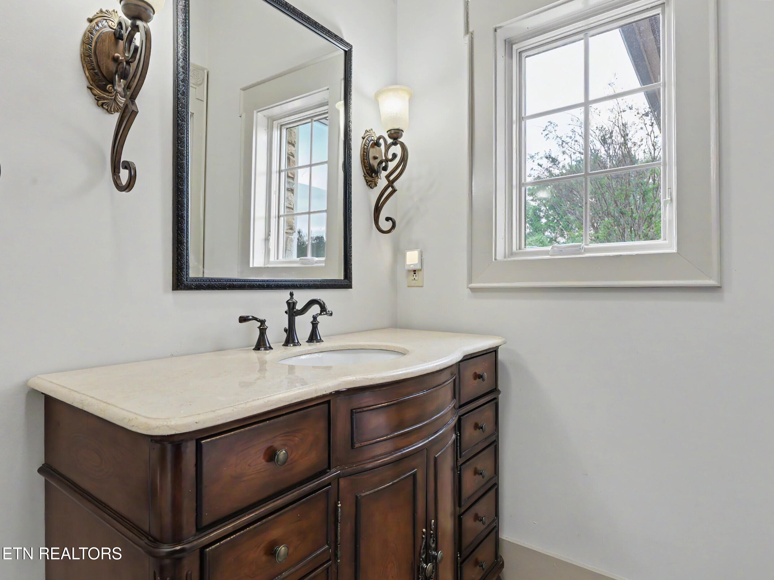 3320 High Pointe Way