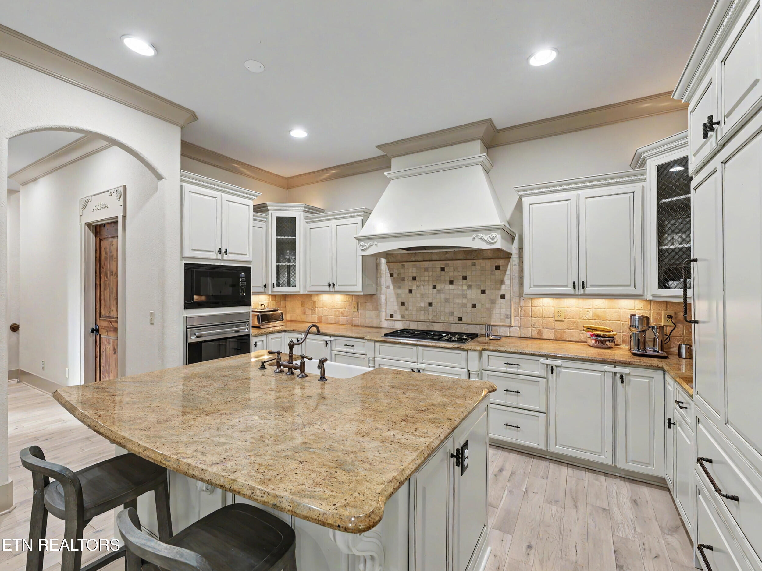 3320 High Pointe Way