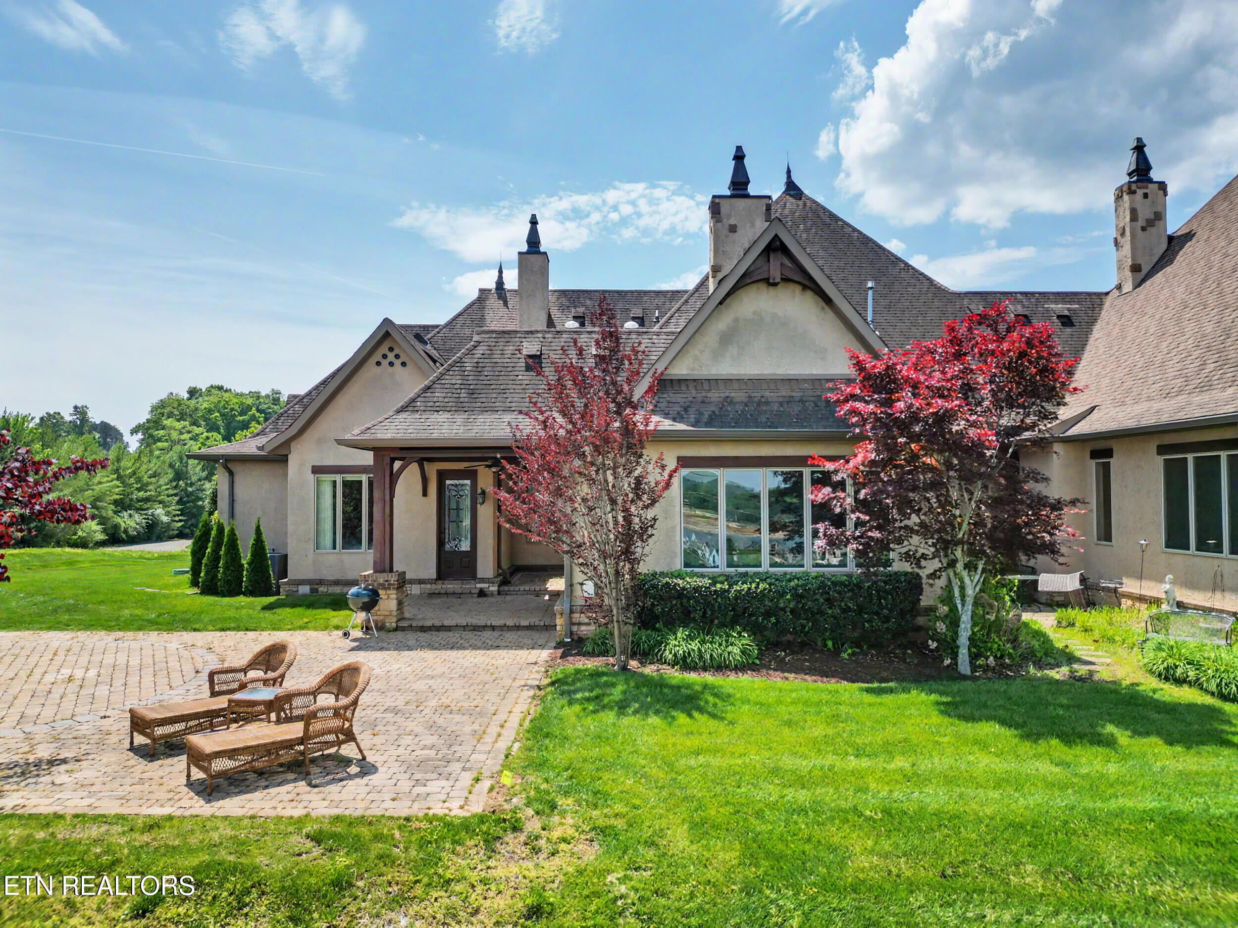 3320 High Pointe Way