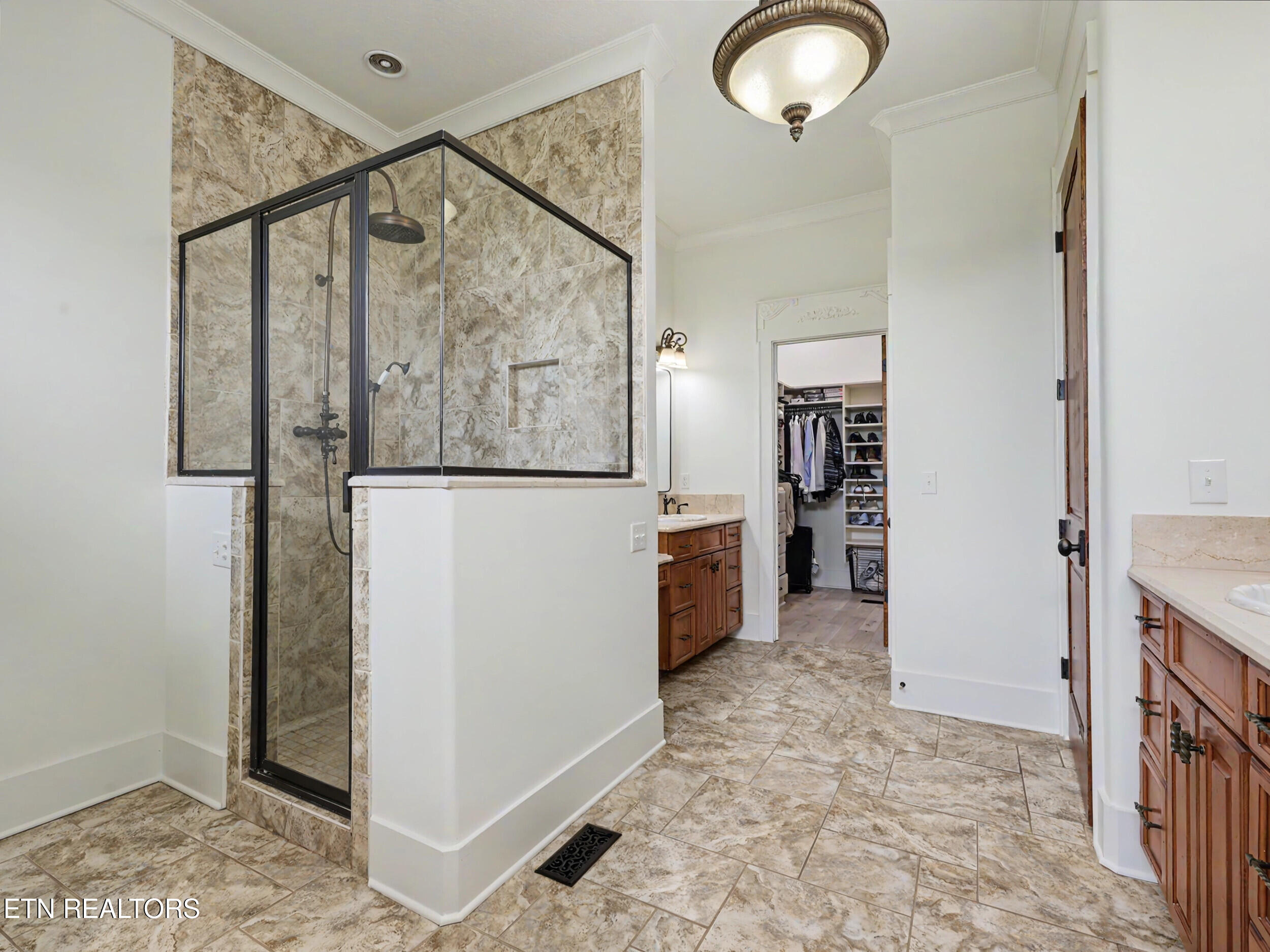 3320 High Pointe Way