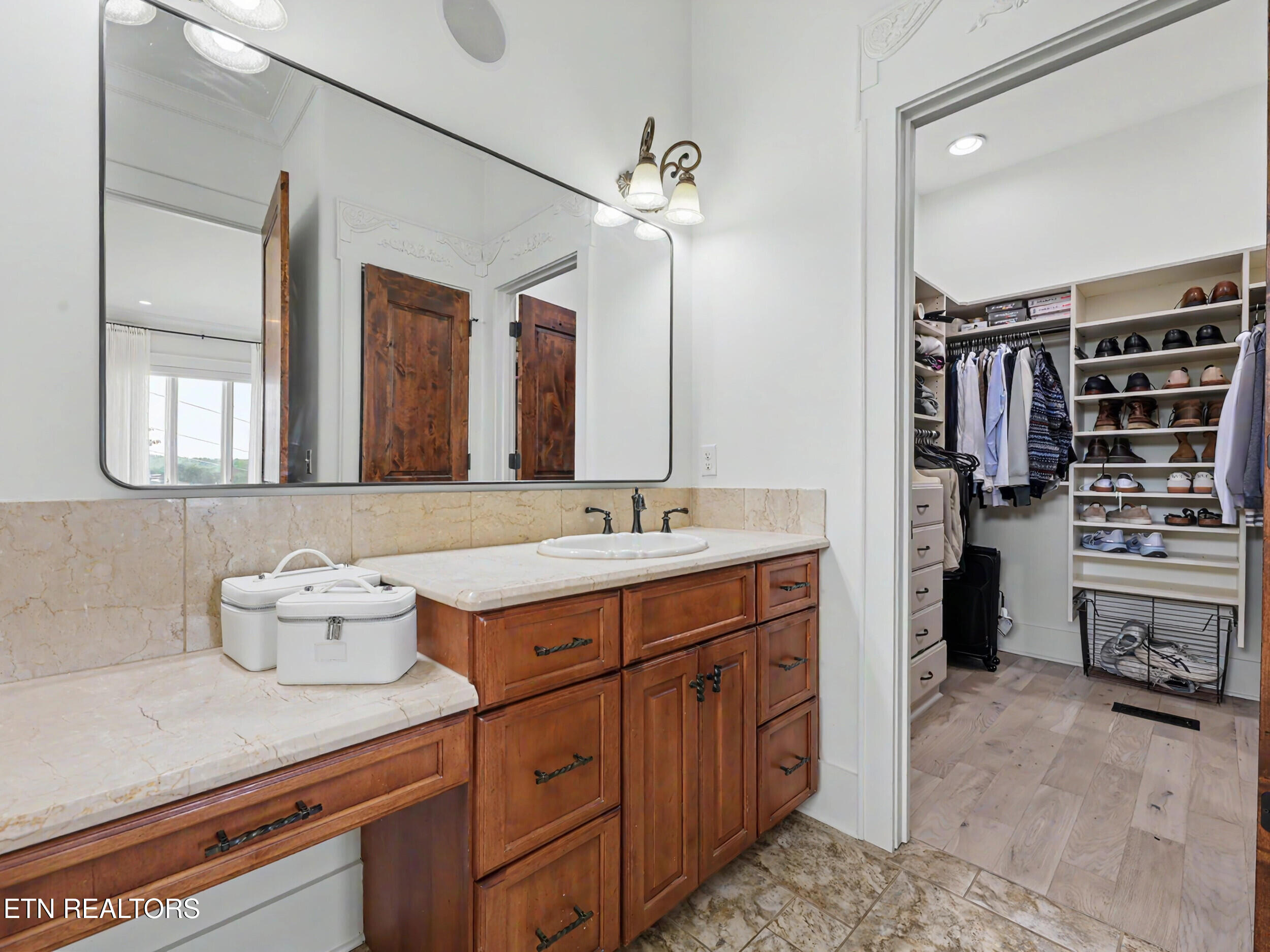 3320 High Pointe Way