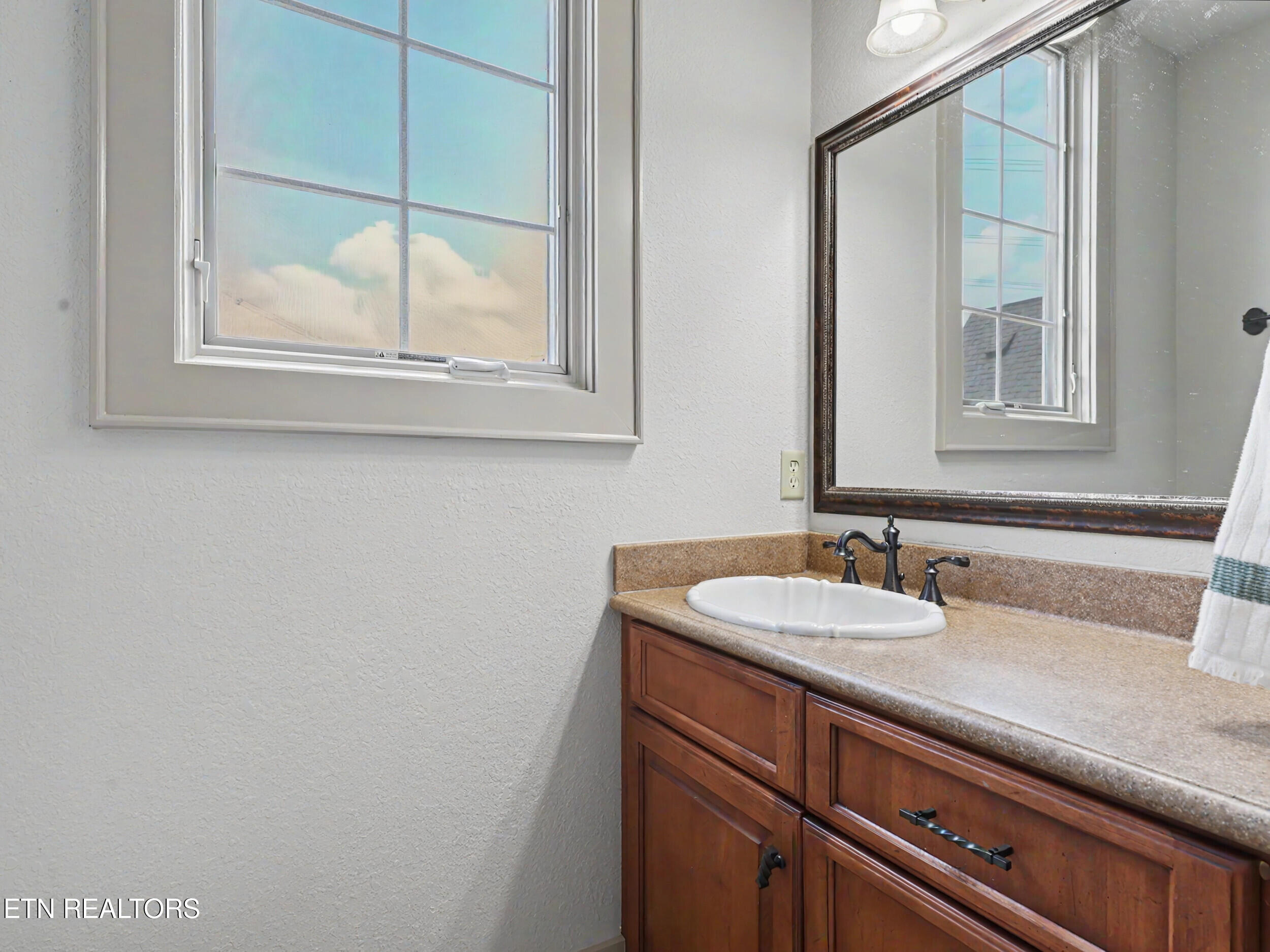 3320 High Pointe Way