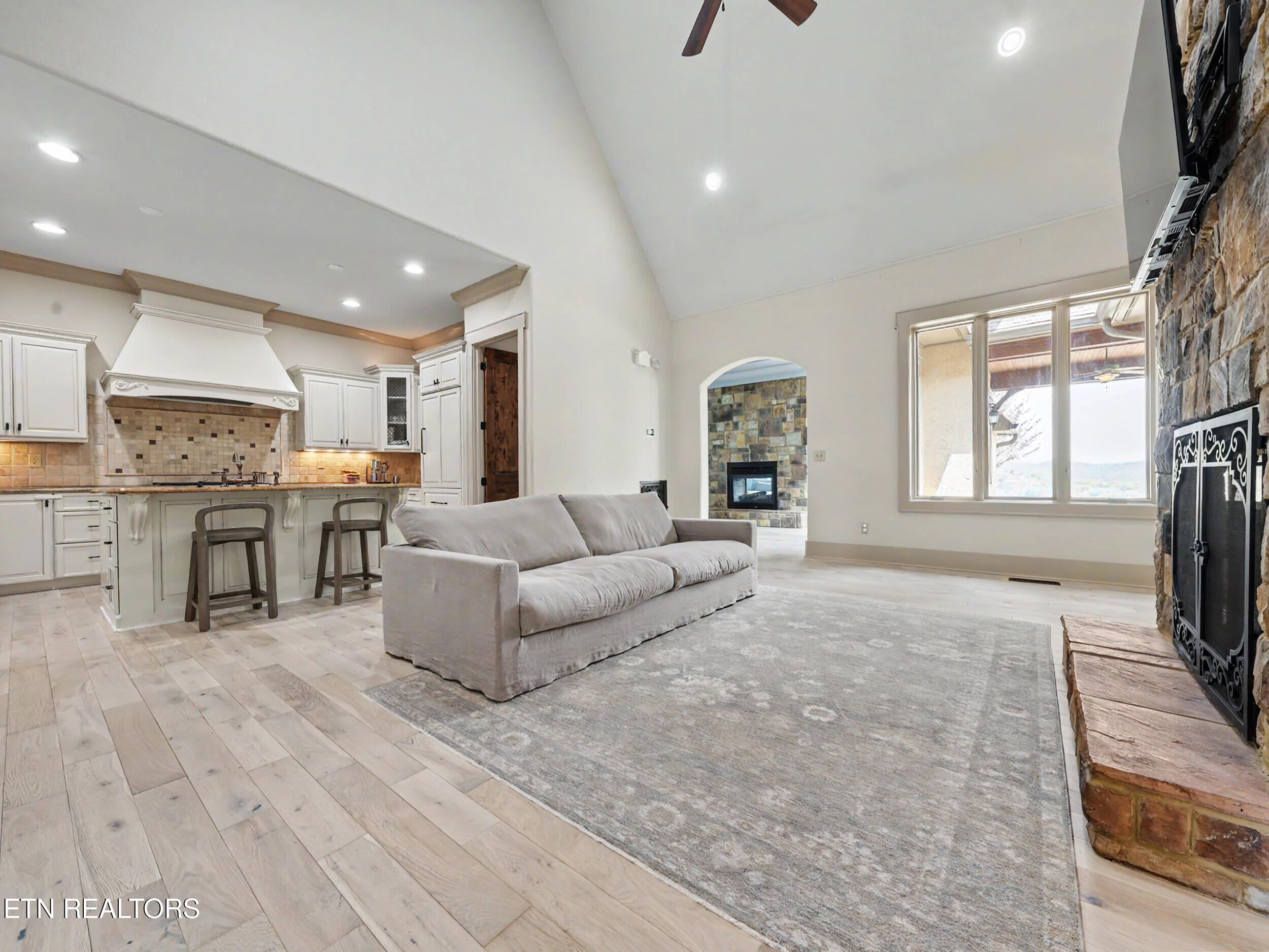 3320 High Pointe Way