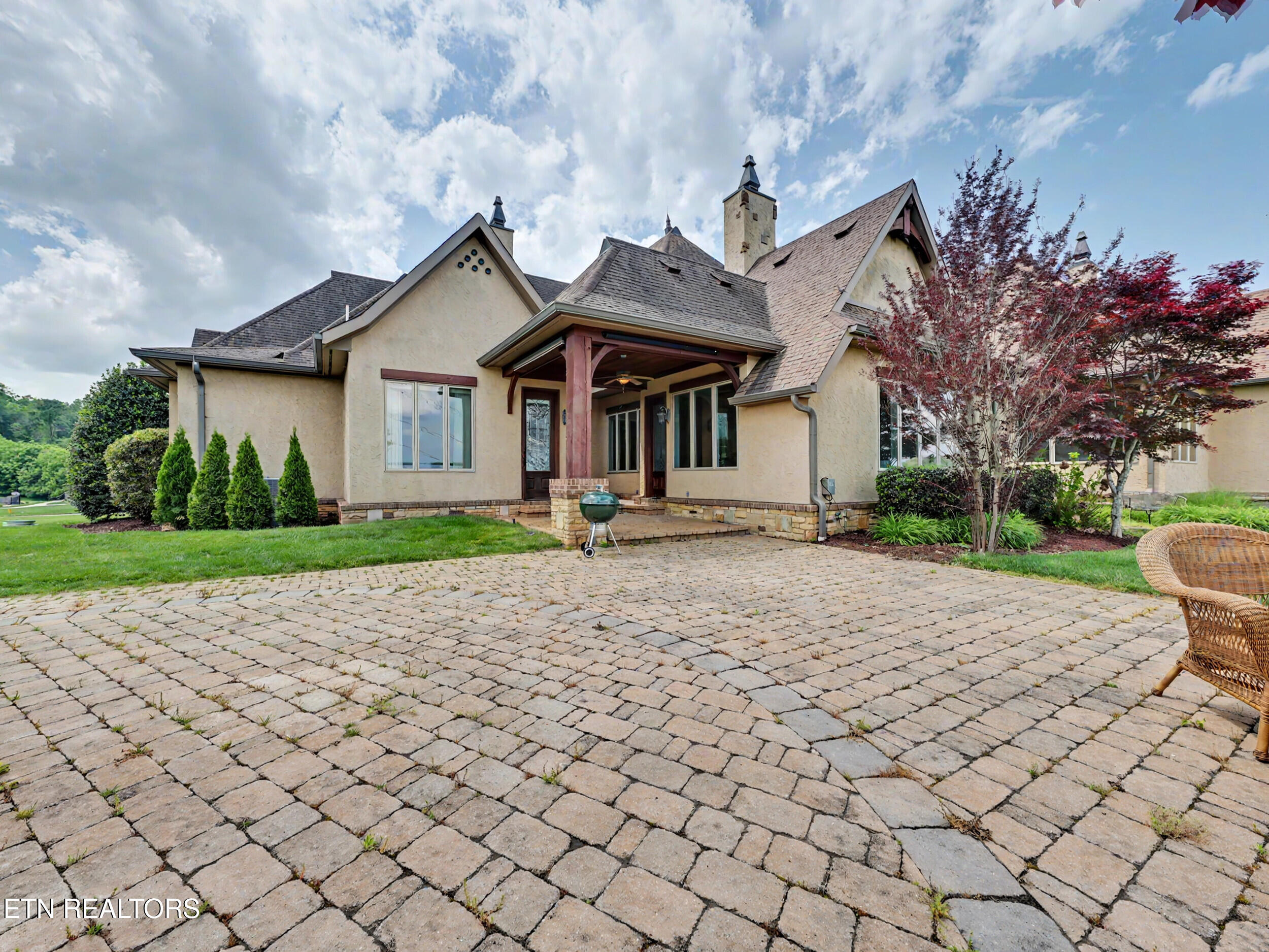 3320 High Pointe Way