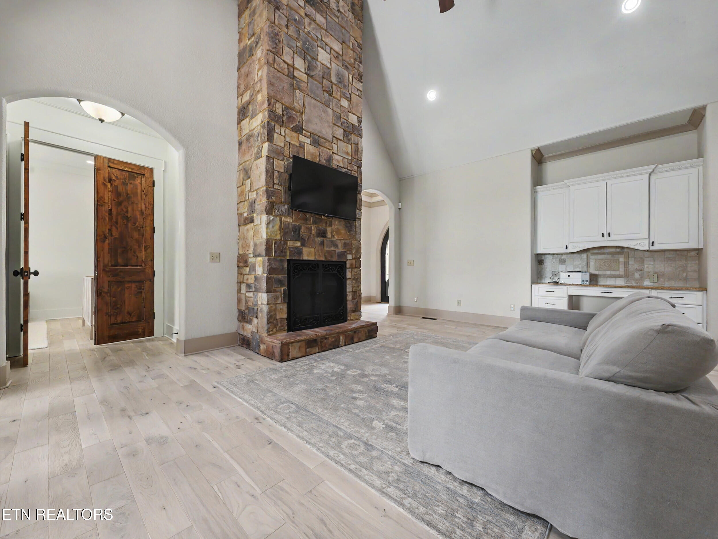 3320 High Pointe Way