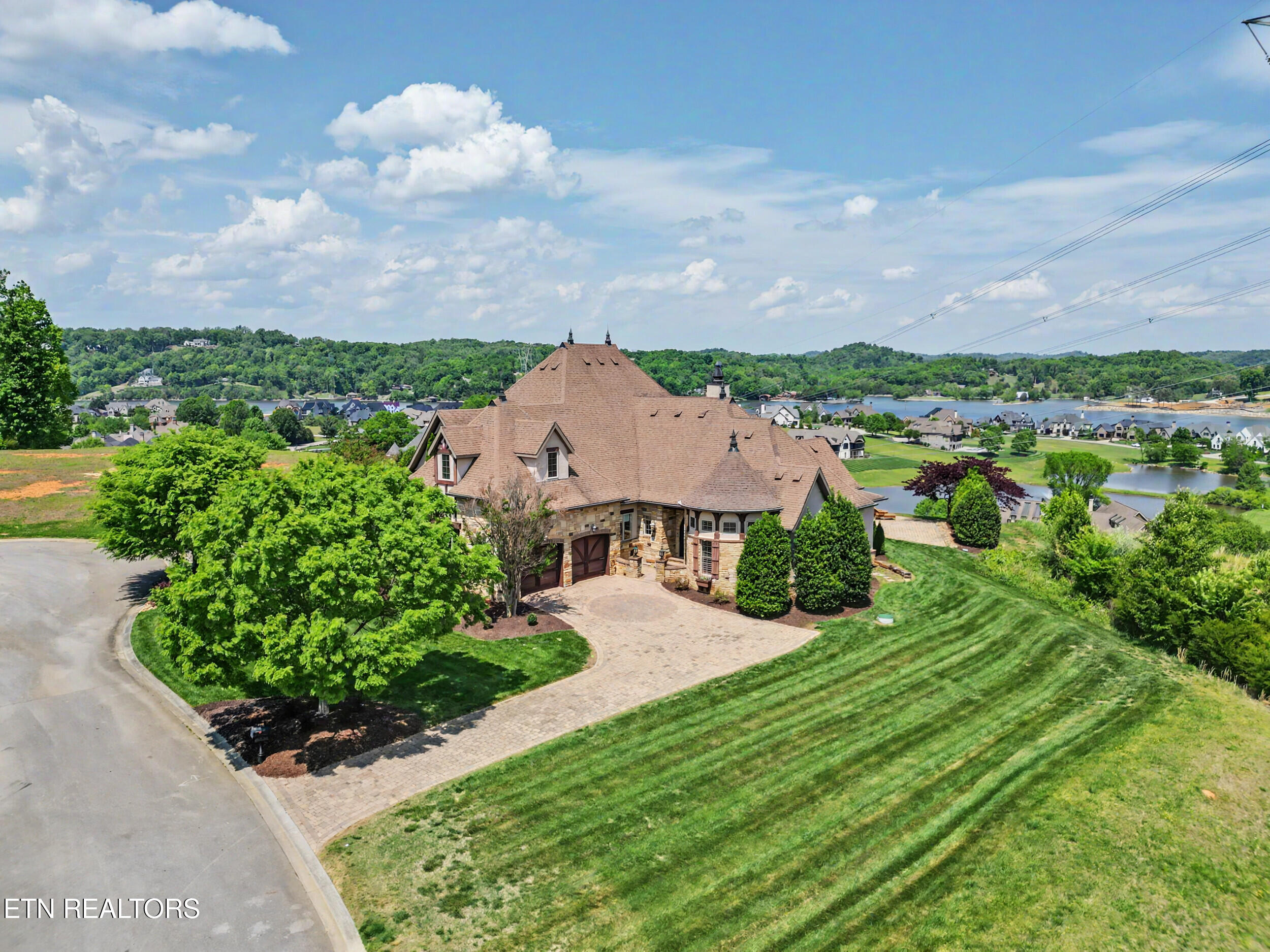 3320 High Pointe Way