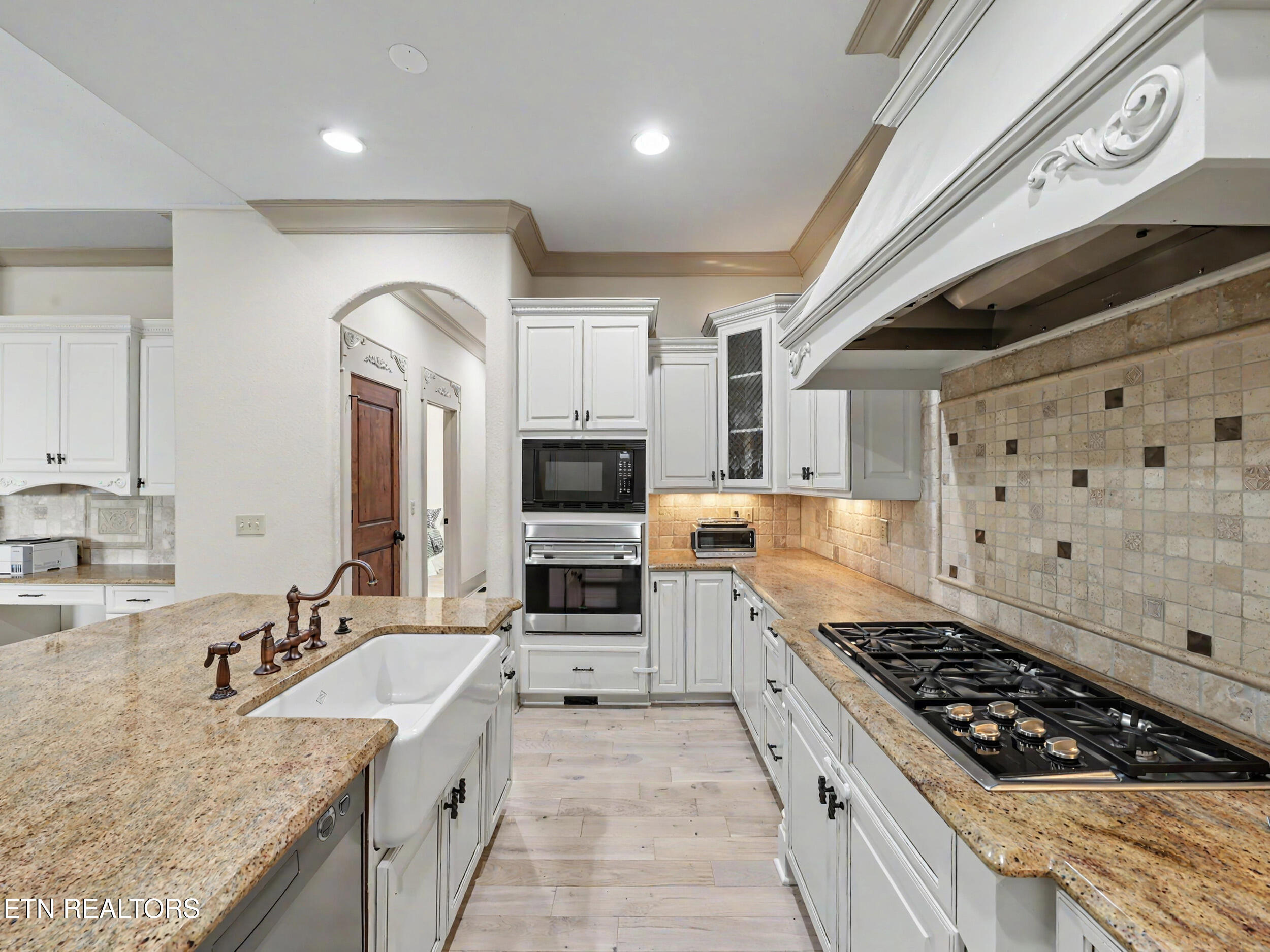 3320 High Pointe Way