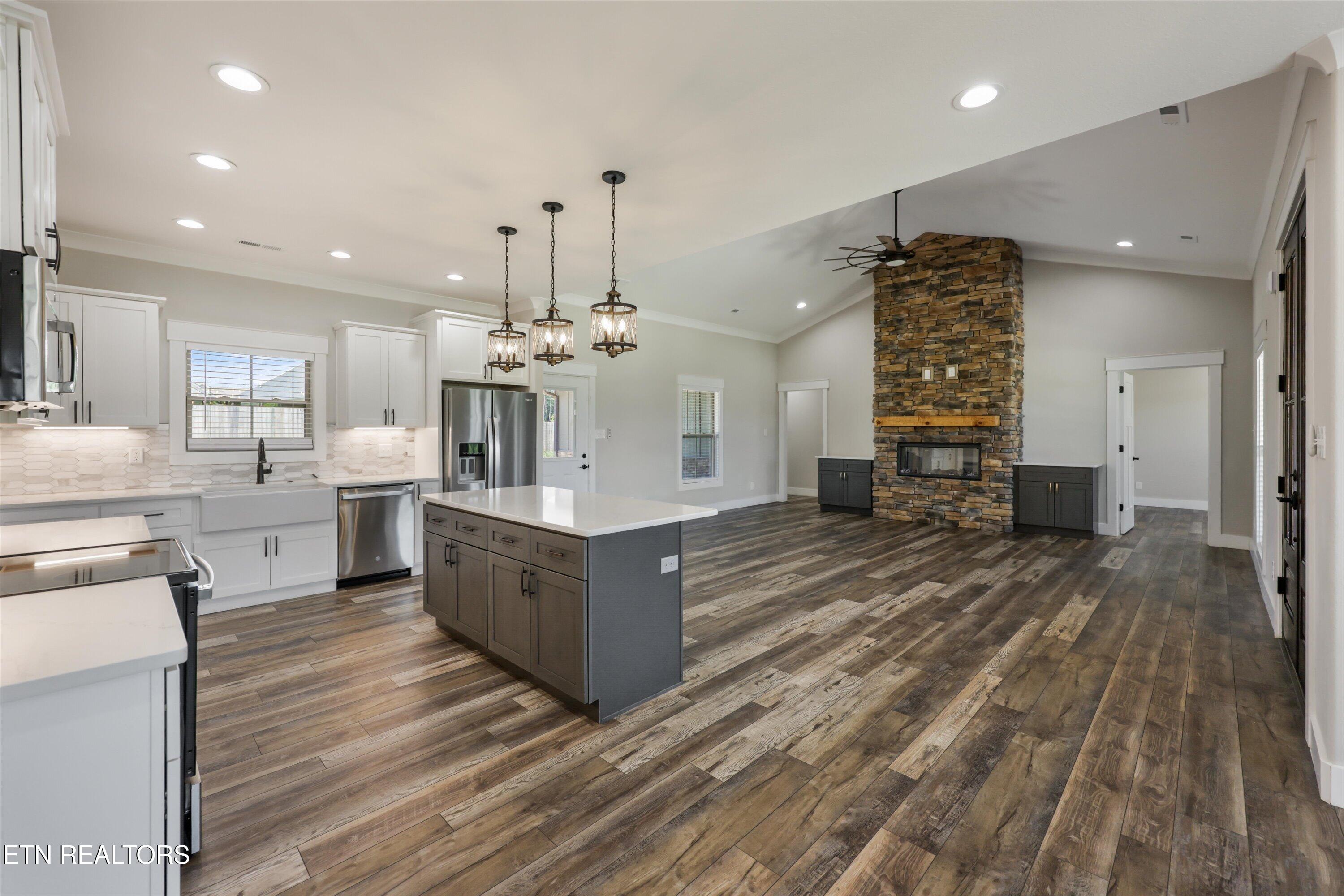 849 Pinebrooke Drive