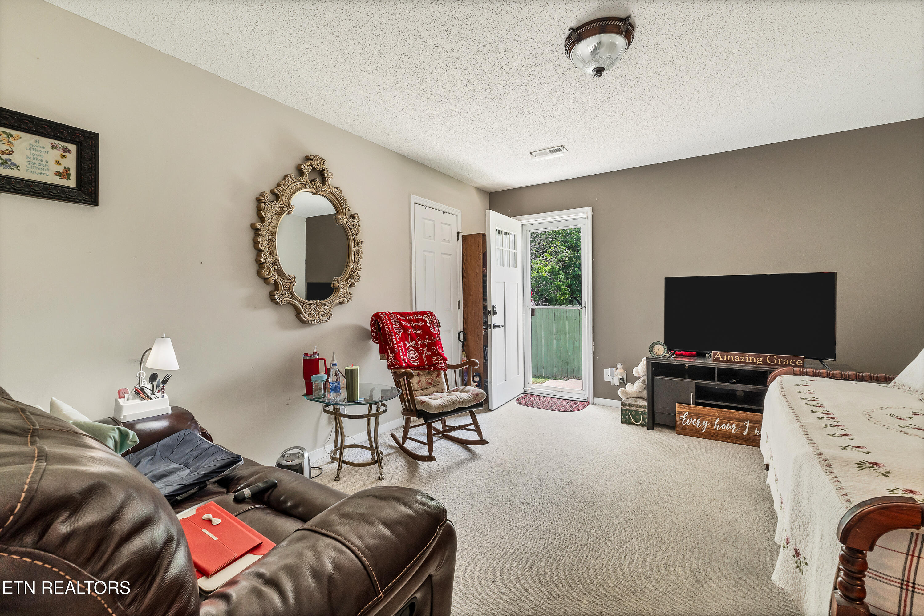 1210 Edinburgh Drive